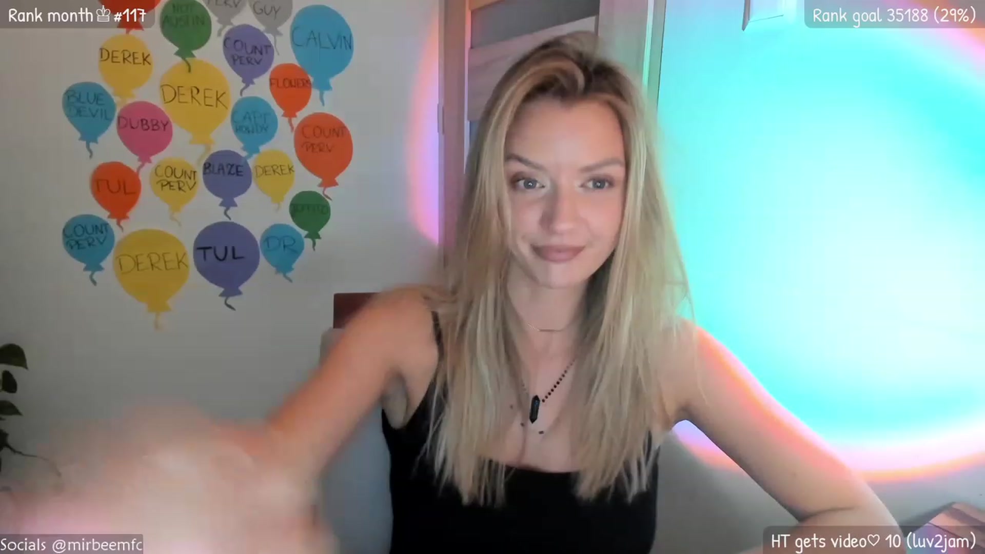 Gallery image thumbnail from MirBee's myfreecams stream on, 03/31/2023, 22:10 image 7 of 20