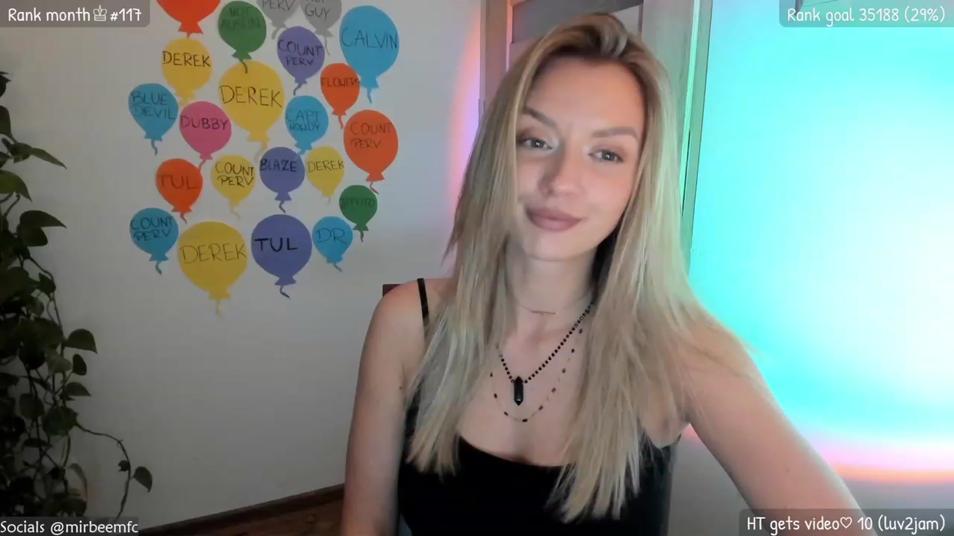 Gallery image thumbnail from MirBee's myfreecams stream on, 03/31/2023, 22:10 image 6 of 20