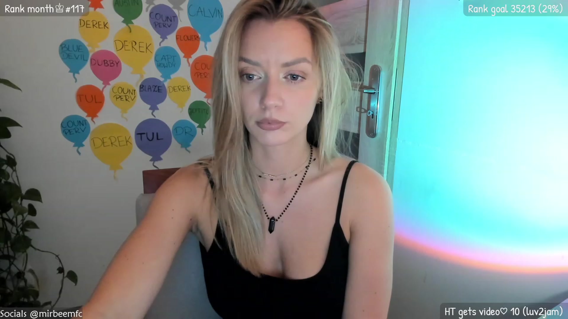 Gallery image thumbnail from MirBee's myfreecams stream on, 03/31/2023, 22:10 image 1 of 20