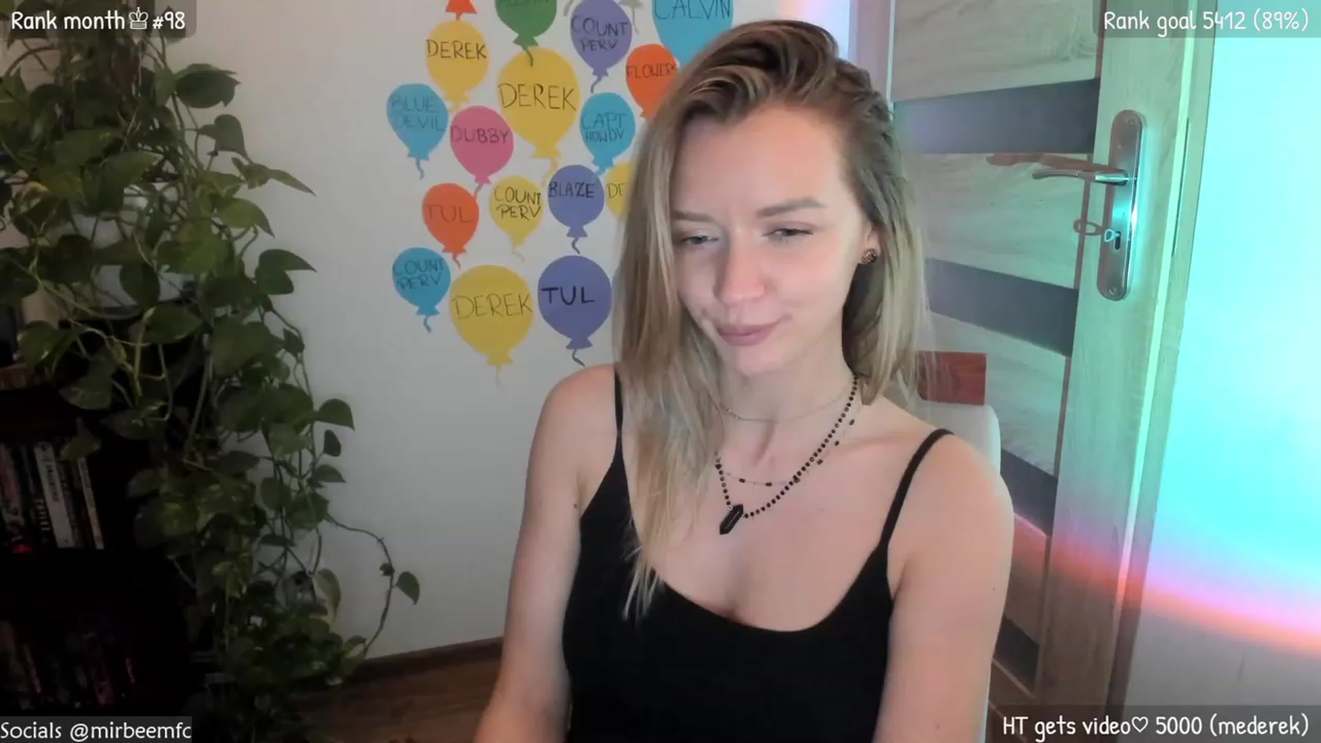 Gallery image thumbnail from MirBee's myfreecams stream on, 04/01/2023, 03:29 image 14 of 20