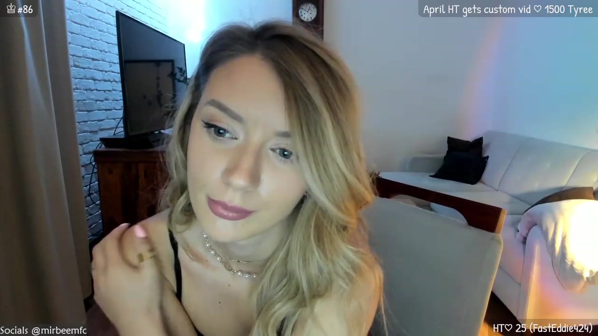Gallery image thumbnail from MirBee's myfreecams stream on, 04/02/2023, 23:12 image 7 of 20