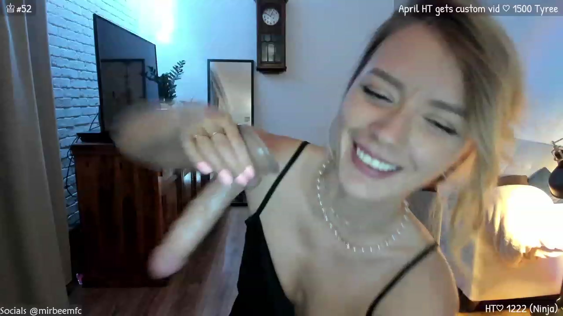 Gallery image thumbnail from MirBee's myfreecams stream on, 04/03/2023, 01:57 image 11 of 20