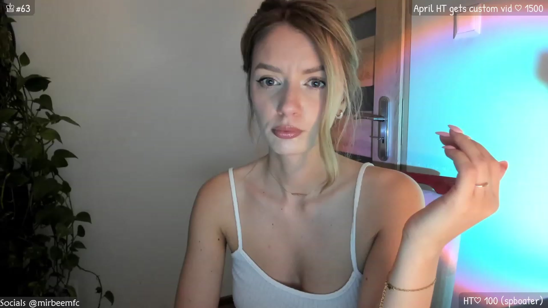 Gallery image thumbnail from MirBee's myfreecams stream on, 04/04/2023, 24:06 image 1 of 20