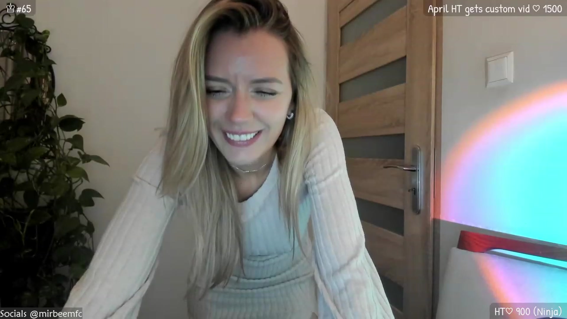 Gallery image thumbnail from MirBee's myfreecams stream on, 04/05/2023, 23:23 image 17 of 20