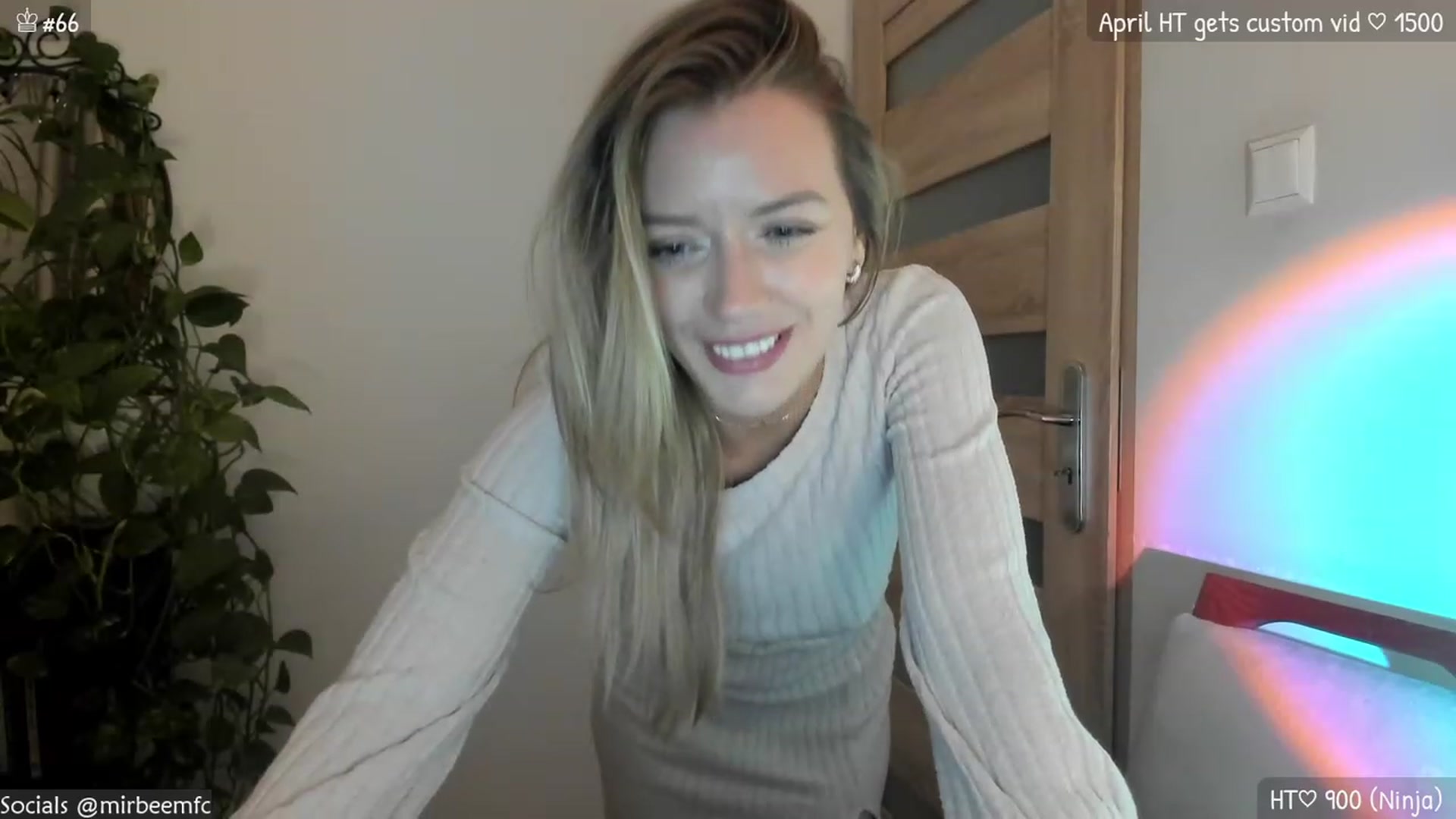 Gallery image thumbnail from MirBee's myfreecams stream on, 04/05/2023, 23:23 image 8 of 20