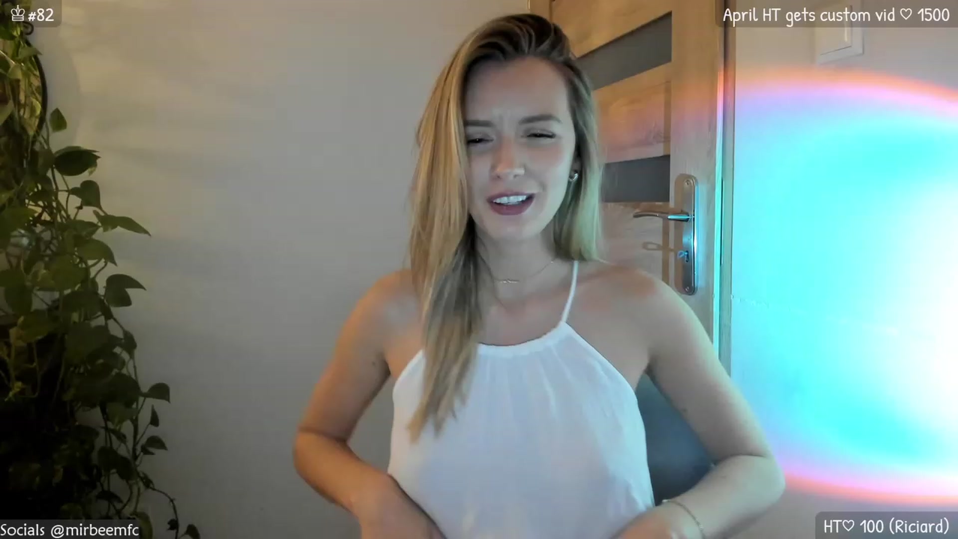 Gallery image thumbnail from MirBee's myfreecams stream on, 04/06/2023, 22:13 image 5 of 20