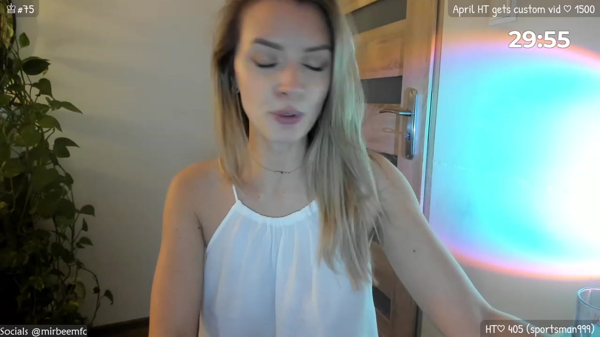 Gallery image thumbnail from MirBee's myfreecams stream on, 04/07/2023, 24:01 image 16 of 20