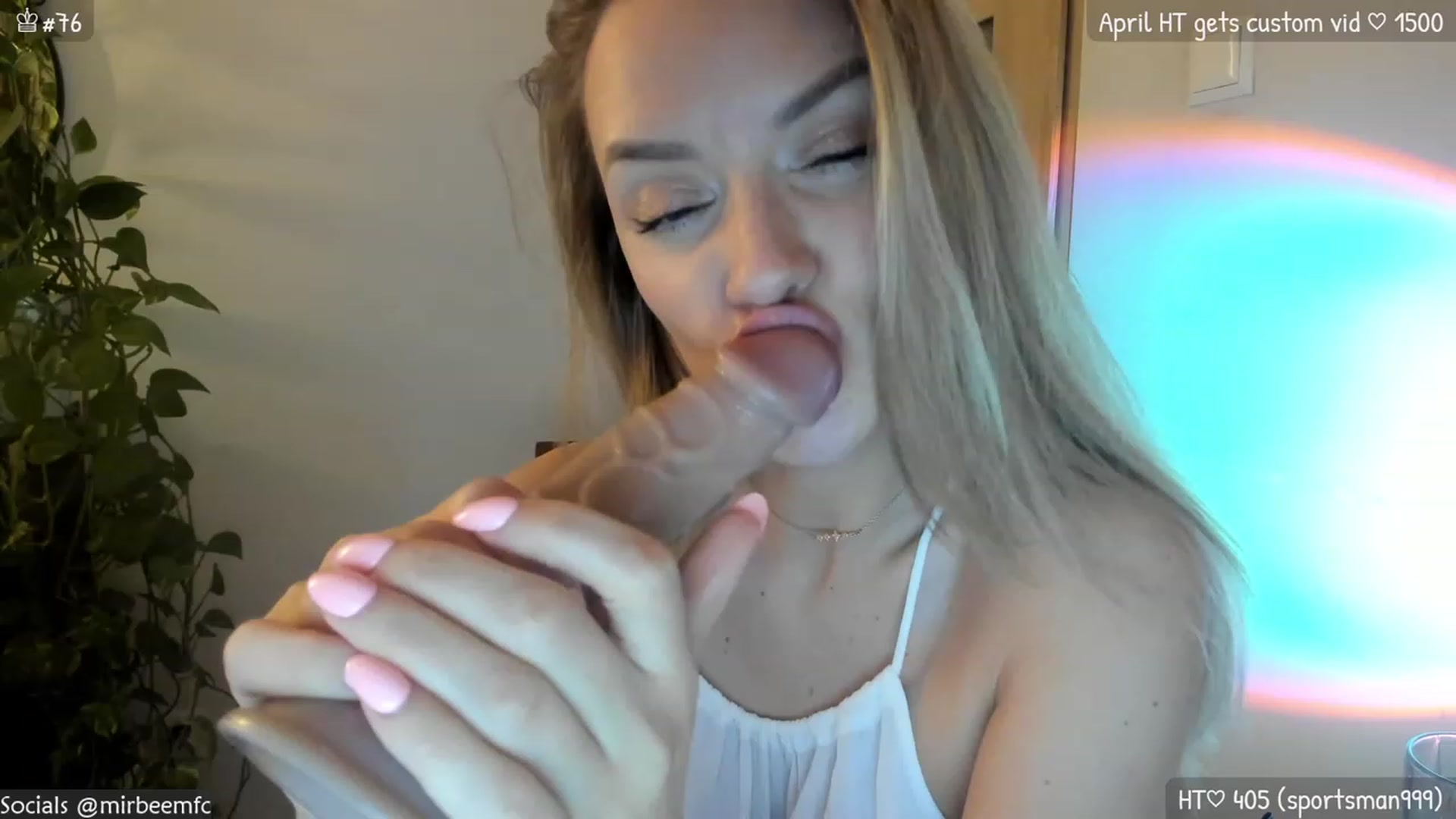Gallery image thumbnail from MirBee's myfreecams stream on, 04/07/2023, 24:01 image 15 of 20