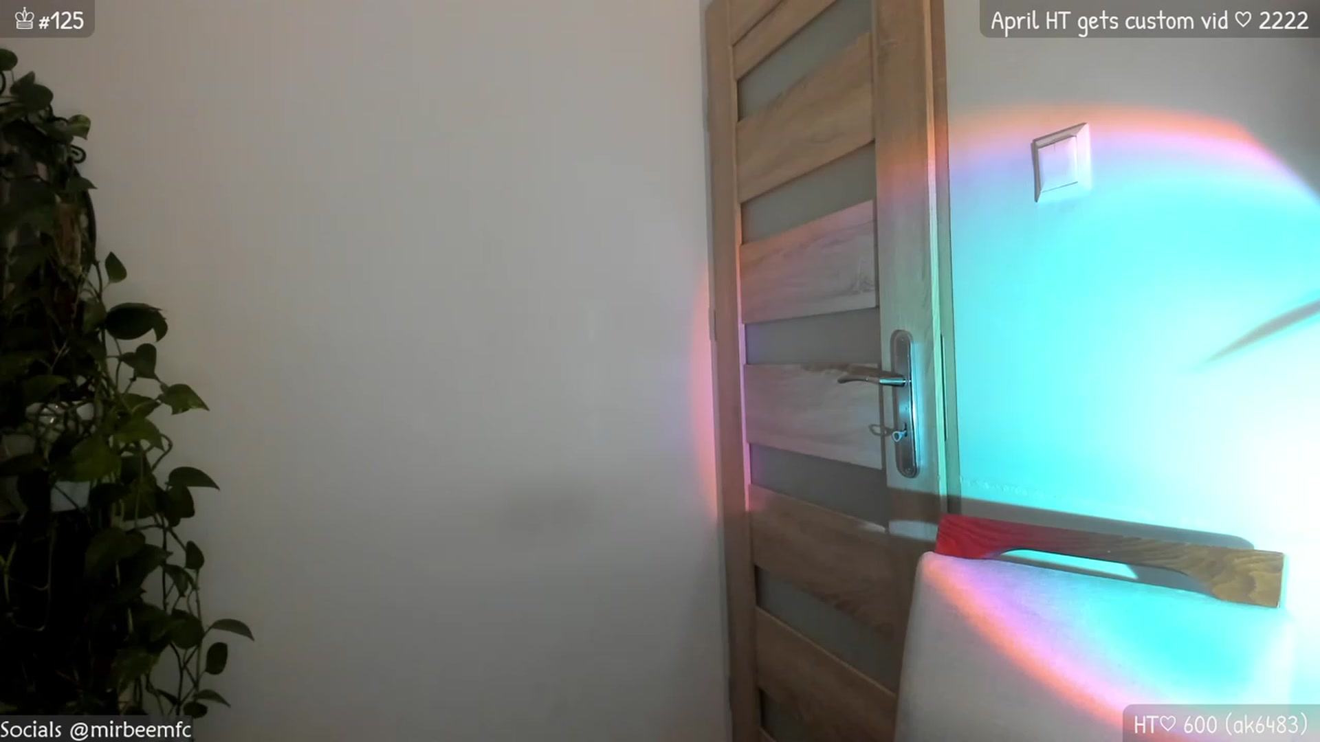 Gallery image thumbnail from MirBee's myfreecams stream on, 04/14/2023, 24:31 image 13 of 20