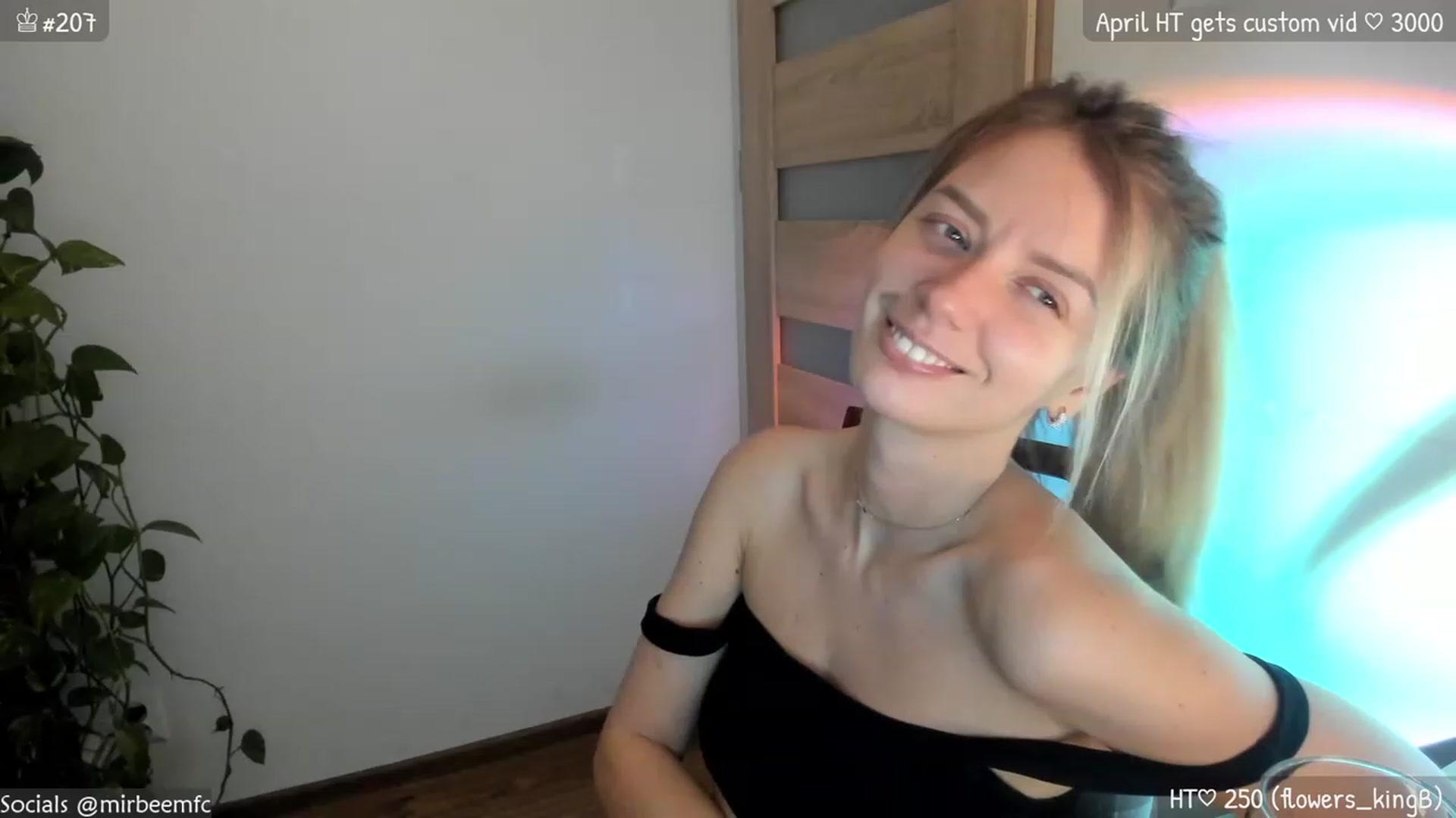 Gallery image thumbnail from MirBee's myfreecams stream on, 04/19/2023, 22:17 image 11 of 20