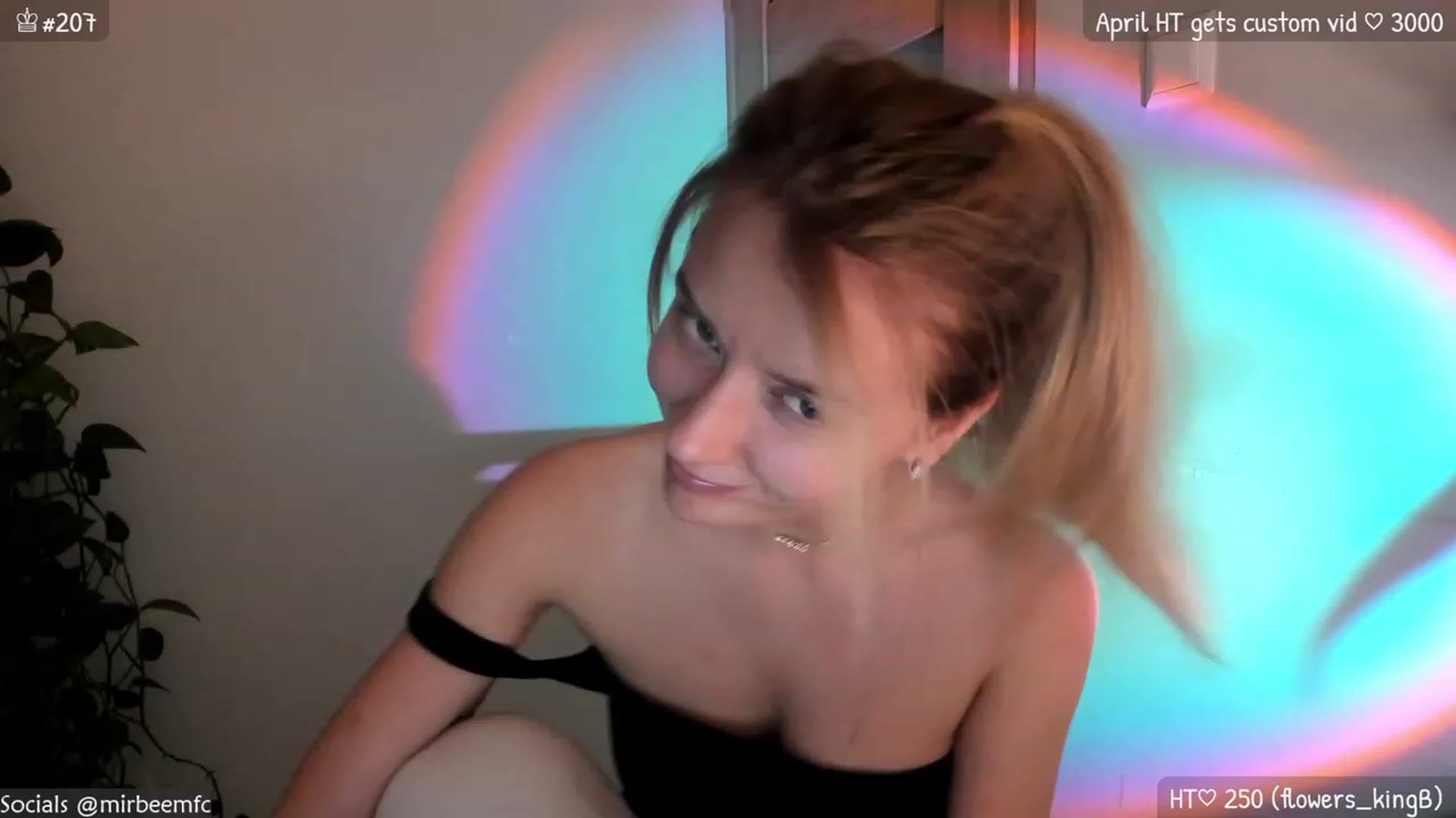 Gallery image thumbnail from MirBee's myfreecams stream on, 04/19/2023, 22:17 image 4 of 20