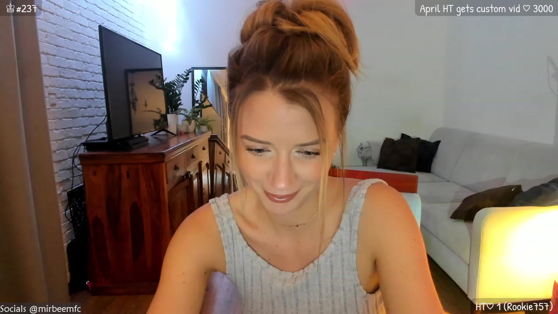 Gallery image thumbnail from MirBee's myfreecams stream on, 04/21/2023, 21:32 image 2 of 20