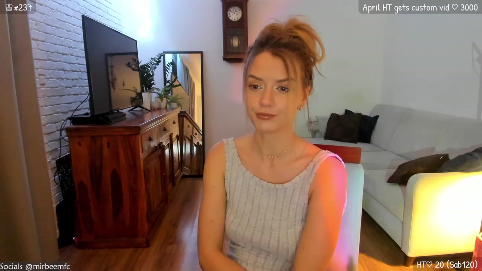 Gallery image thumbnail from MirBee's myfreecams stream on, 04/21/2023, 21:32 image 5 of 20
