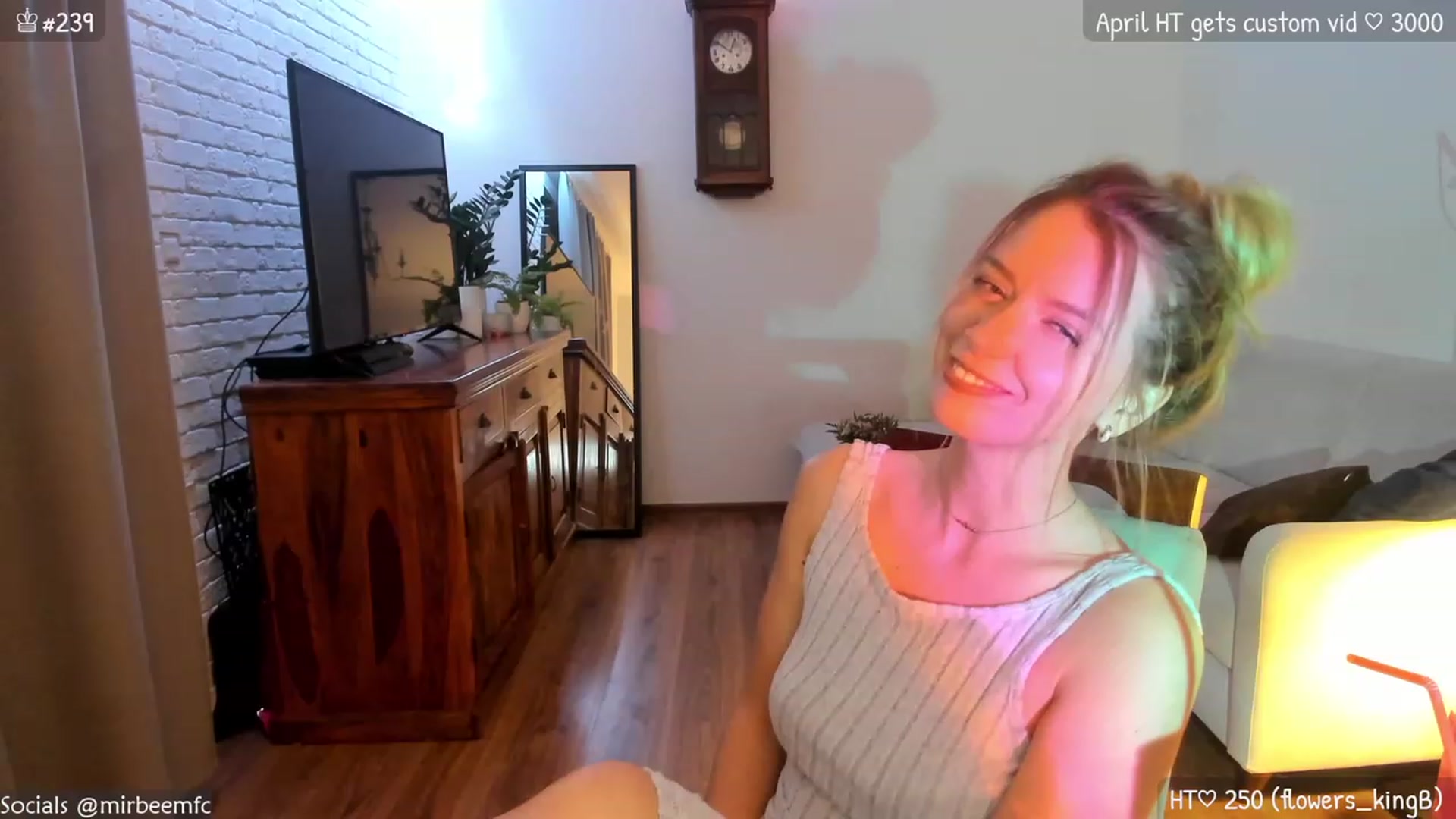 Gallery image thumbnail from MirBee's myfreecams stream on, 04/21/2023, 21:32 image 15 of 20