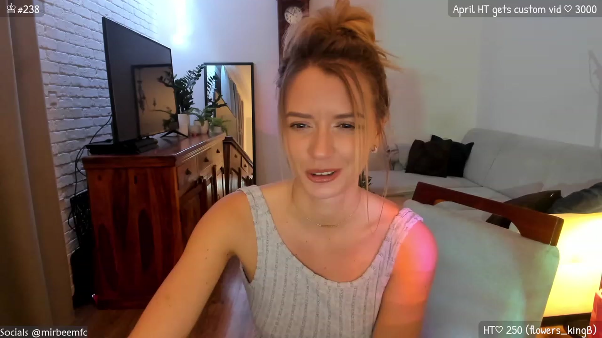 Gallery image thumbnail from MirBee's myfreecams stream on, 04/21/2023, 21:32 image 8 of 20