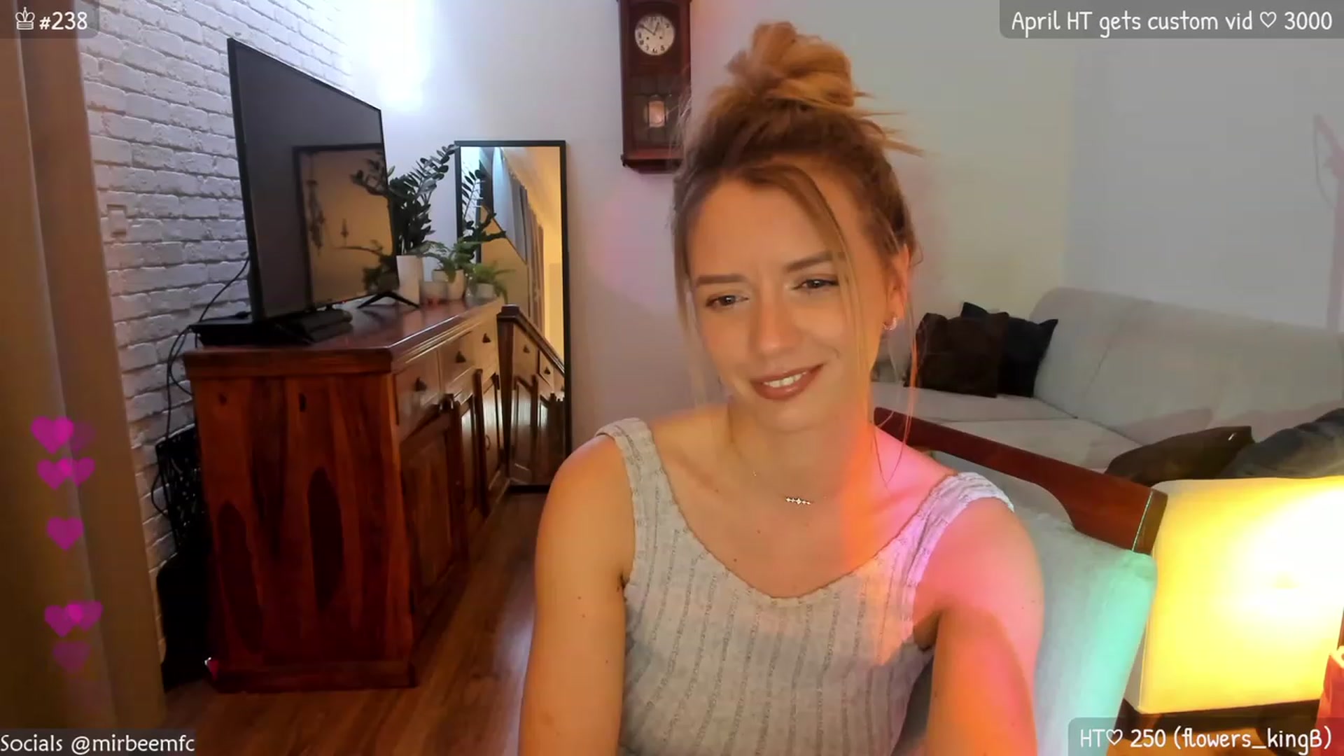 Gallery image thumbnail from MirBee's myfreecams stream on, 04/21/2023, 21:32 image 10 of 20