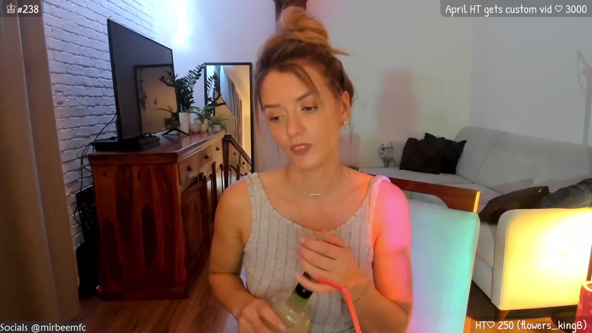 Gallery image thumbnail from MirBee's myfreecams stream on, 04/21/2023, 21:32 image 12 of 20