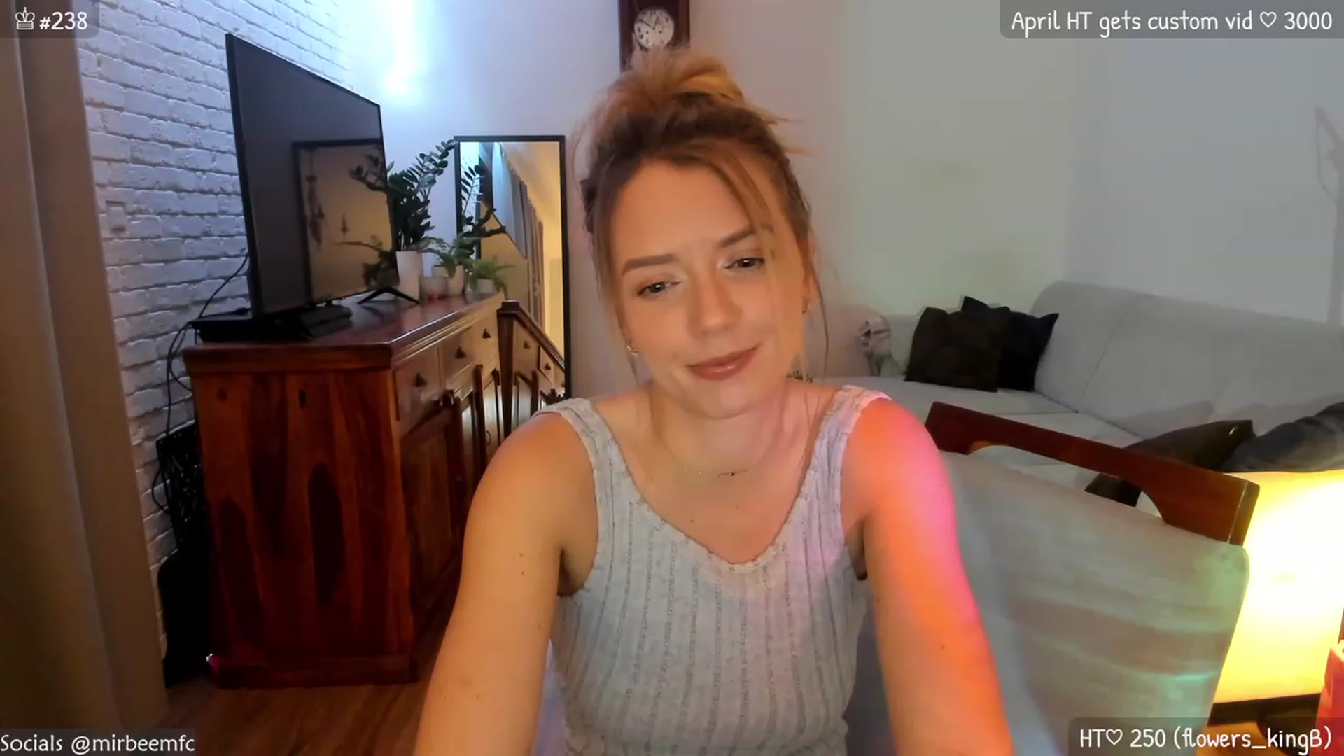 Gallery image thumbnail from MirBee's myfreecams stream on, 04/21/2023, 21:32 image 7 of 20