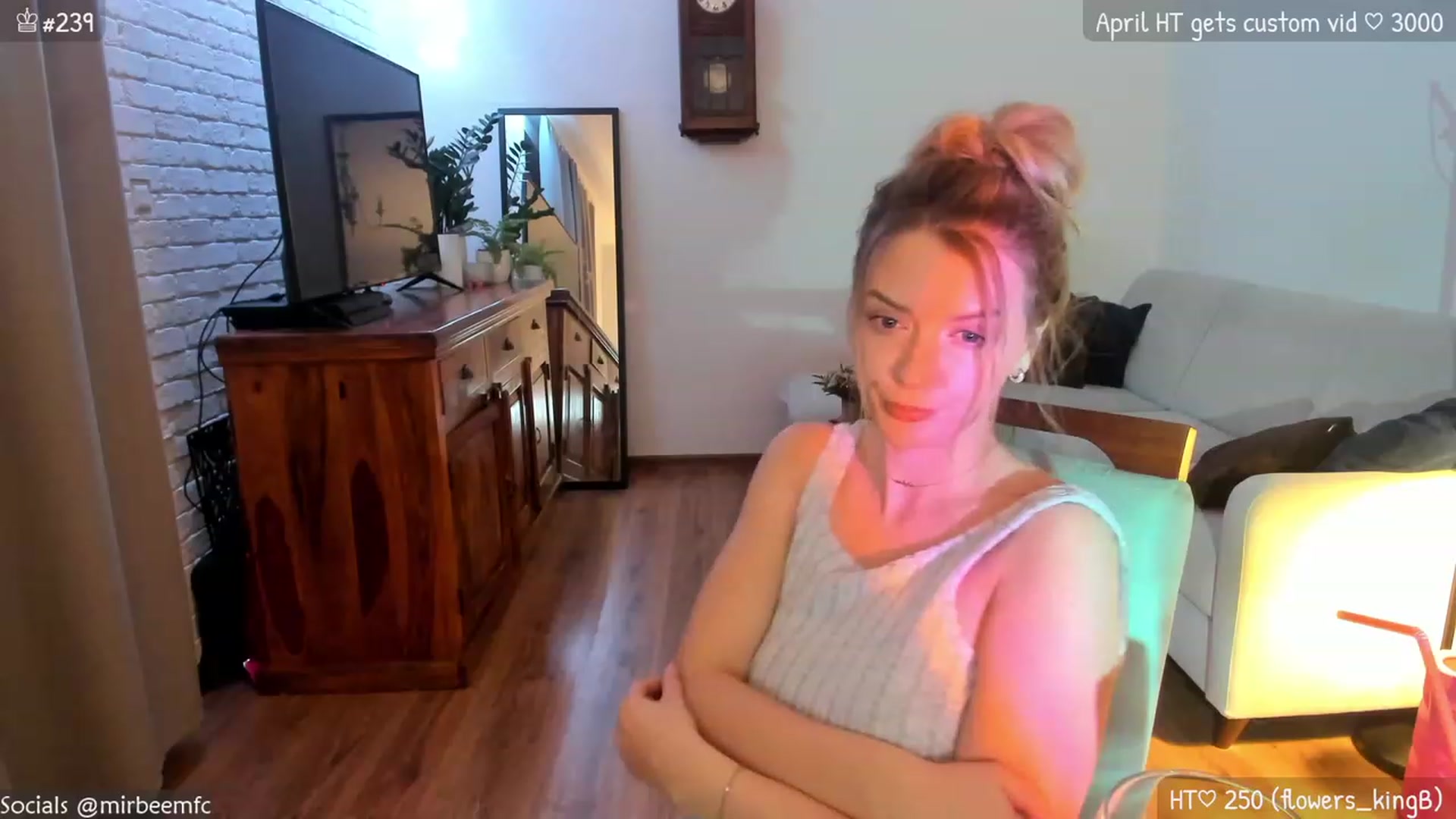 Gallery image thumbnail from MirBee's myfreecams stream on, 04/21/2023, 21:32 image 17 of 20