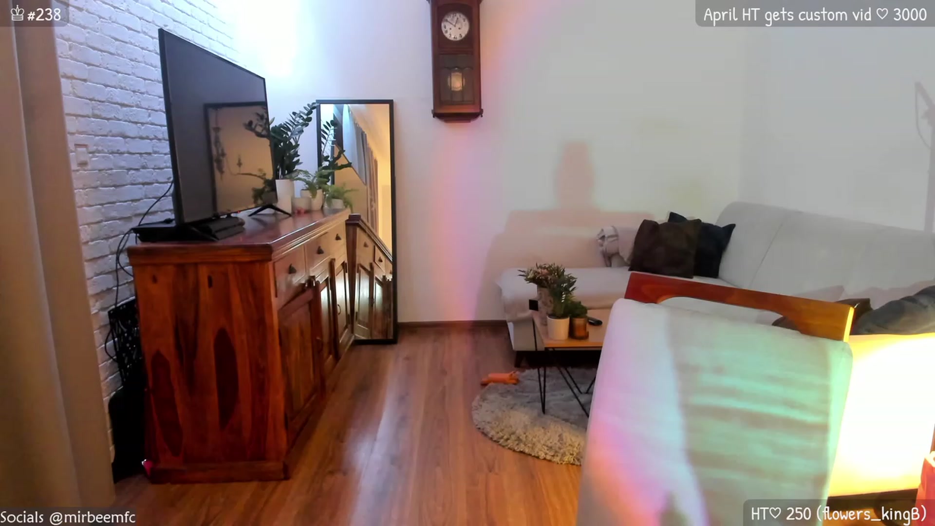 Gallery image thumbnail from MirBee's myfreecams stream on, 04/21/2023, 21:32 image 6 of 20