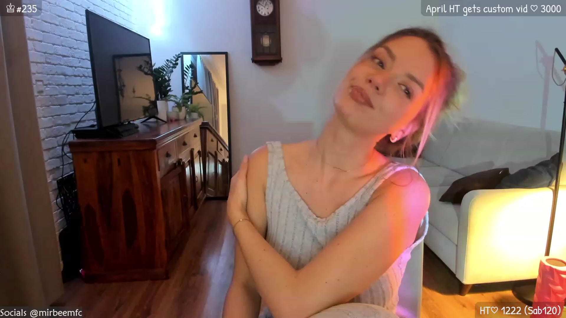Gallery image thumbnail from MirBee's myfreecams stream on, 04/21/2023, 23:47 image 6 of 20