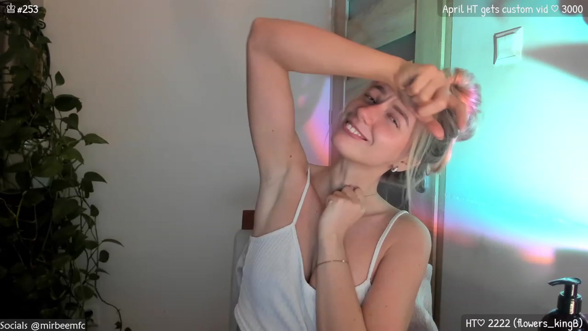 Gallery image thumbnail from MirBee's myfreecams stream on, 04/23/2023, 22:36 image 7 of 20
