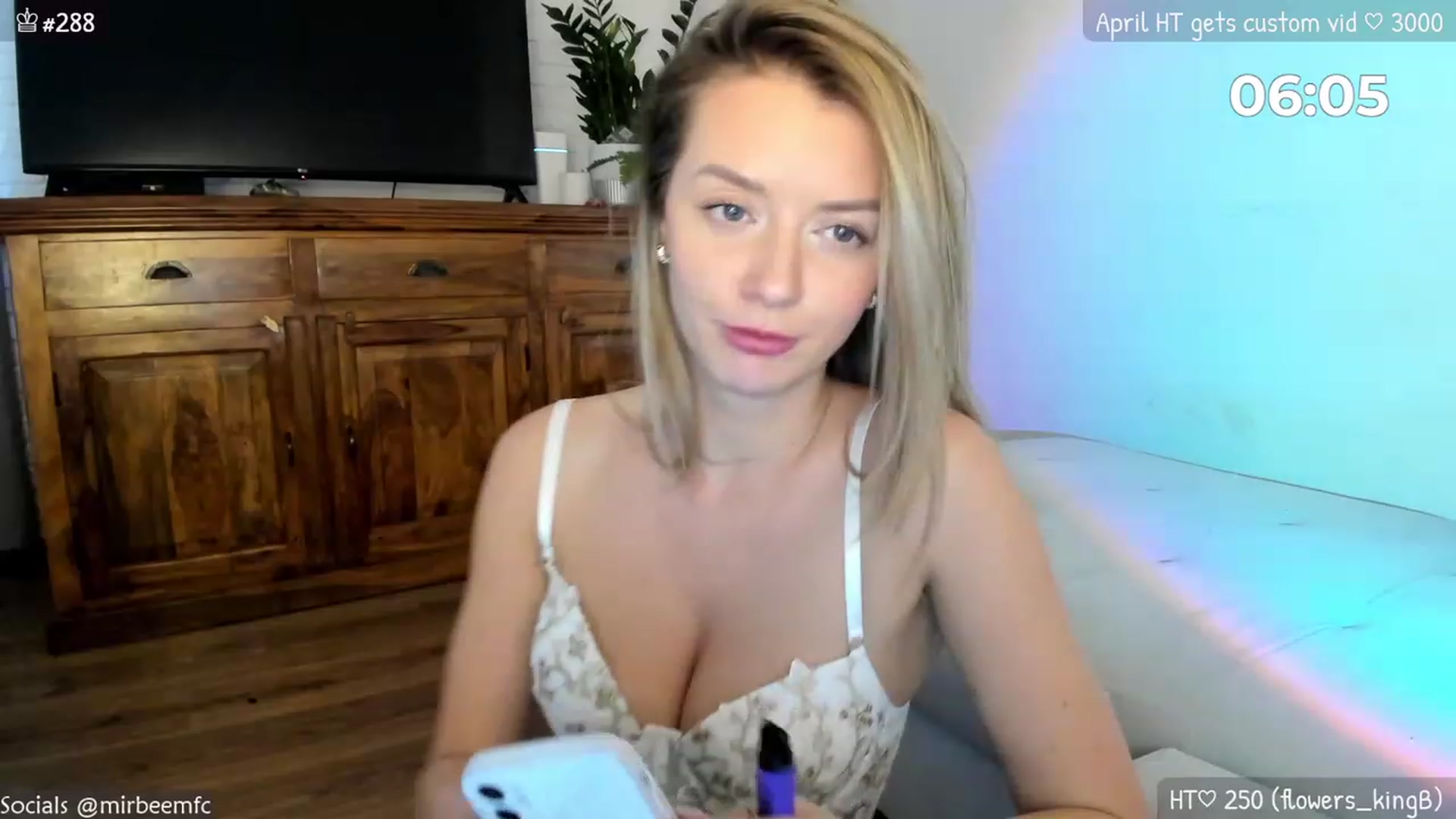 Gallery image thumbnail from MirBee's myfreecams stream on, 04/27/2023, 15:35 image 17 of 20