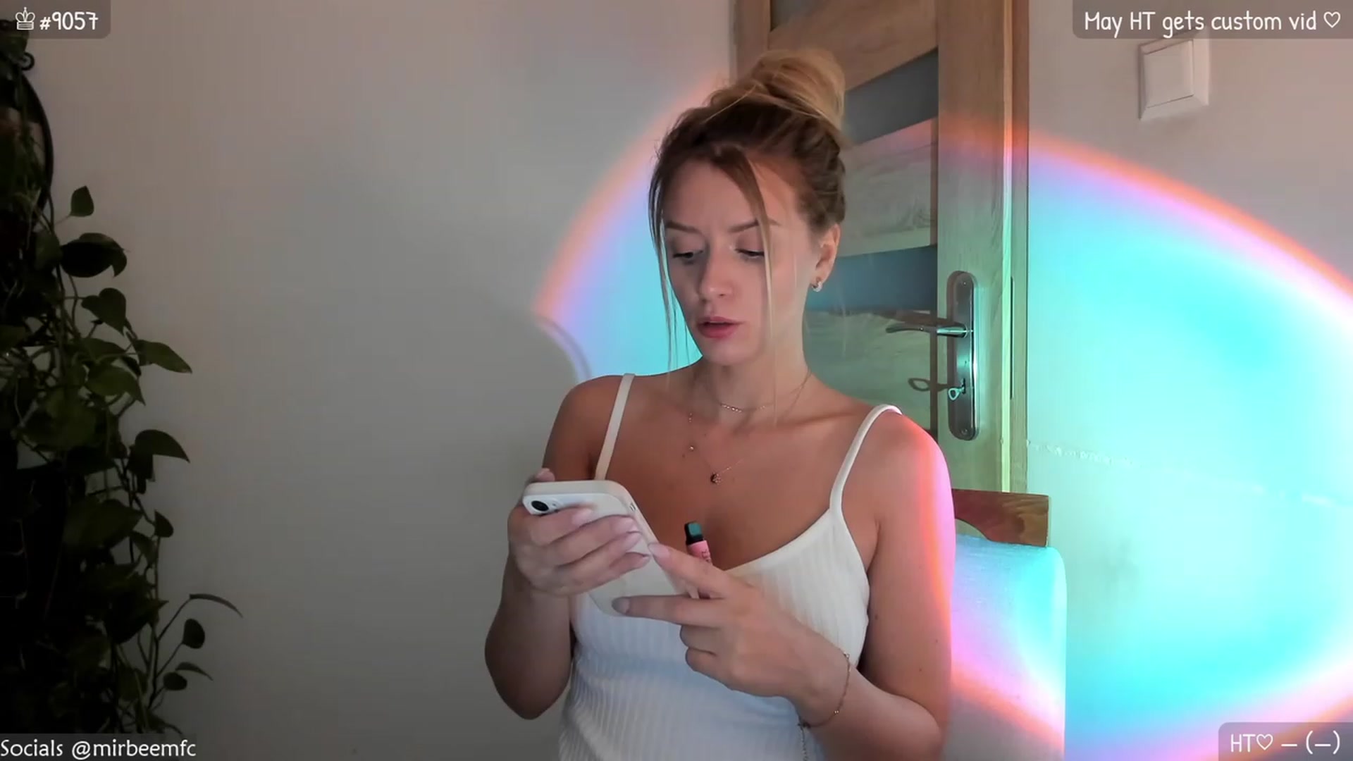 Gallery image thumbnail from MirBee's myfreecams stream on, 05/05/2023, 23:21 image 2 of 20