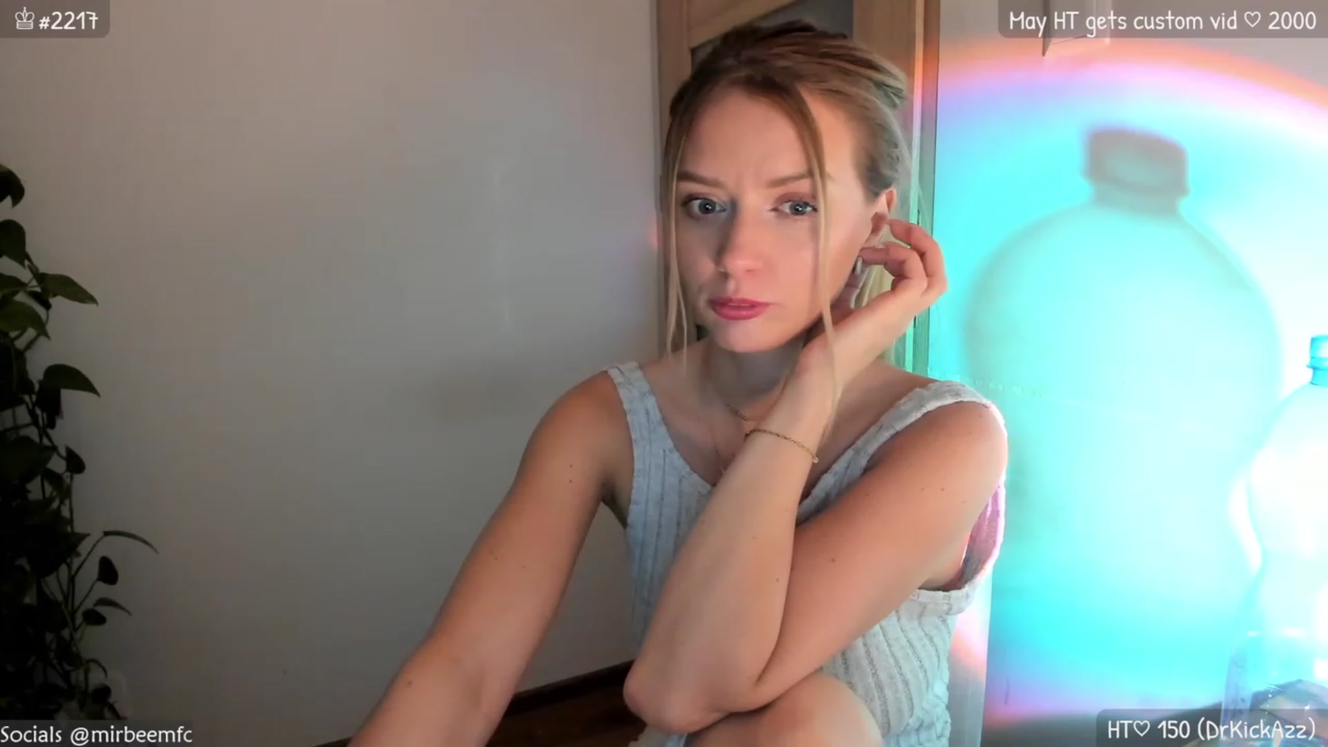Gallery image thumbnail from MirBee's myfreecams stream on, 05/06/2023, 23:44 image 8 of 20