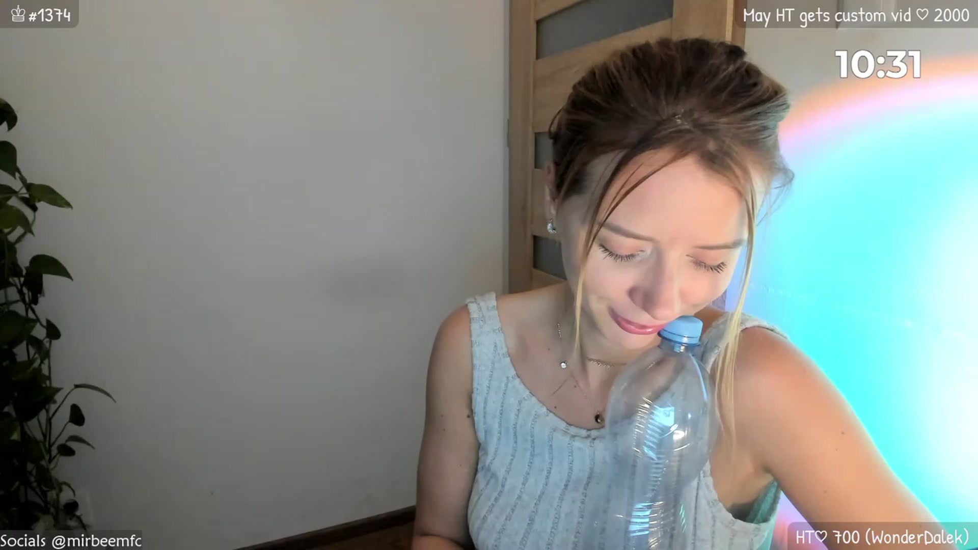 Gallery image thumbnail from MirBee's myfreecams stream on, 05/07/2023, 01:01 image 15 of 20