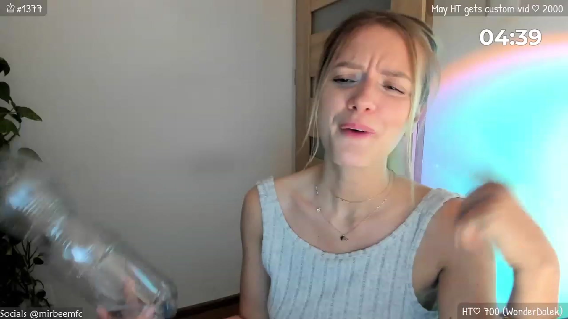 Gallery image thumbnail from MirBee's myfreecams stream on, 05/07/2023, 01:01 image 17 of 20