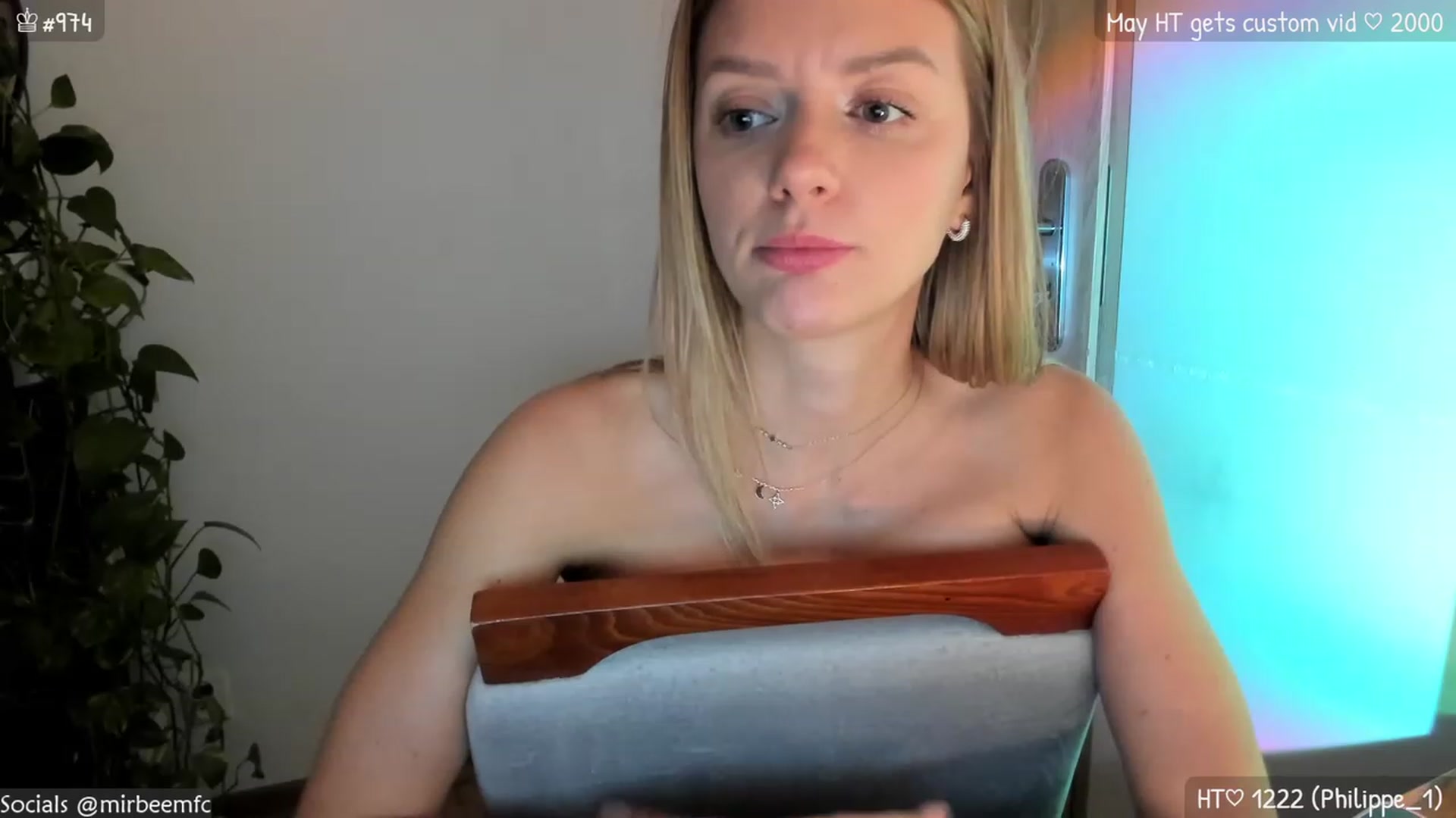 Gallery image thumbnail from MirBee's myfreecams stream on, 05/08/2023, 24:04 image 19 of 20