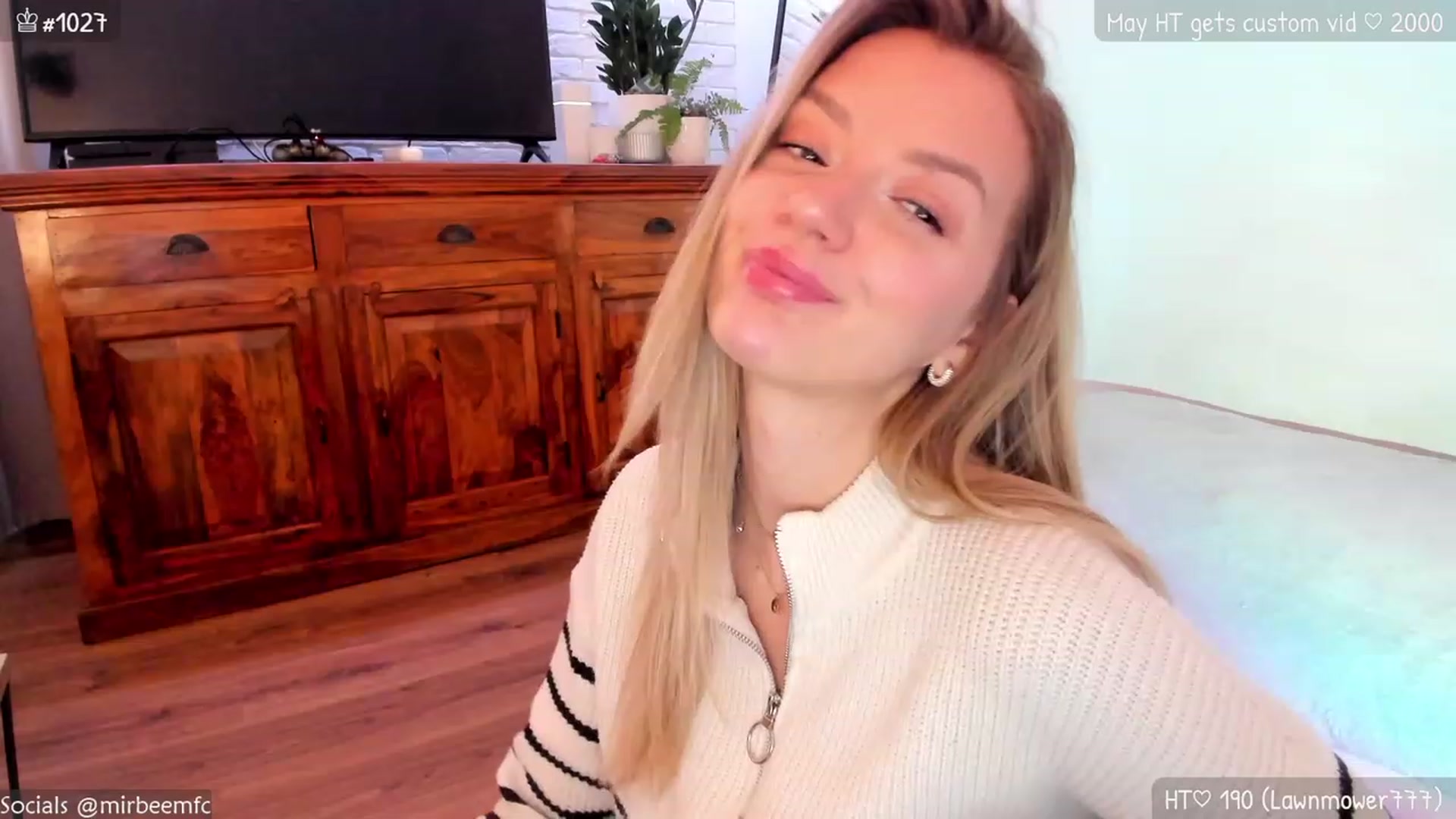 Gallery image thumbnail from MirBee's myfreecams stream on, 05/08/2023, 17:08 image 3 of 20