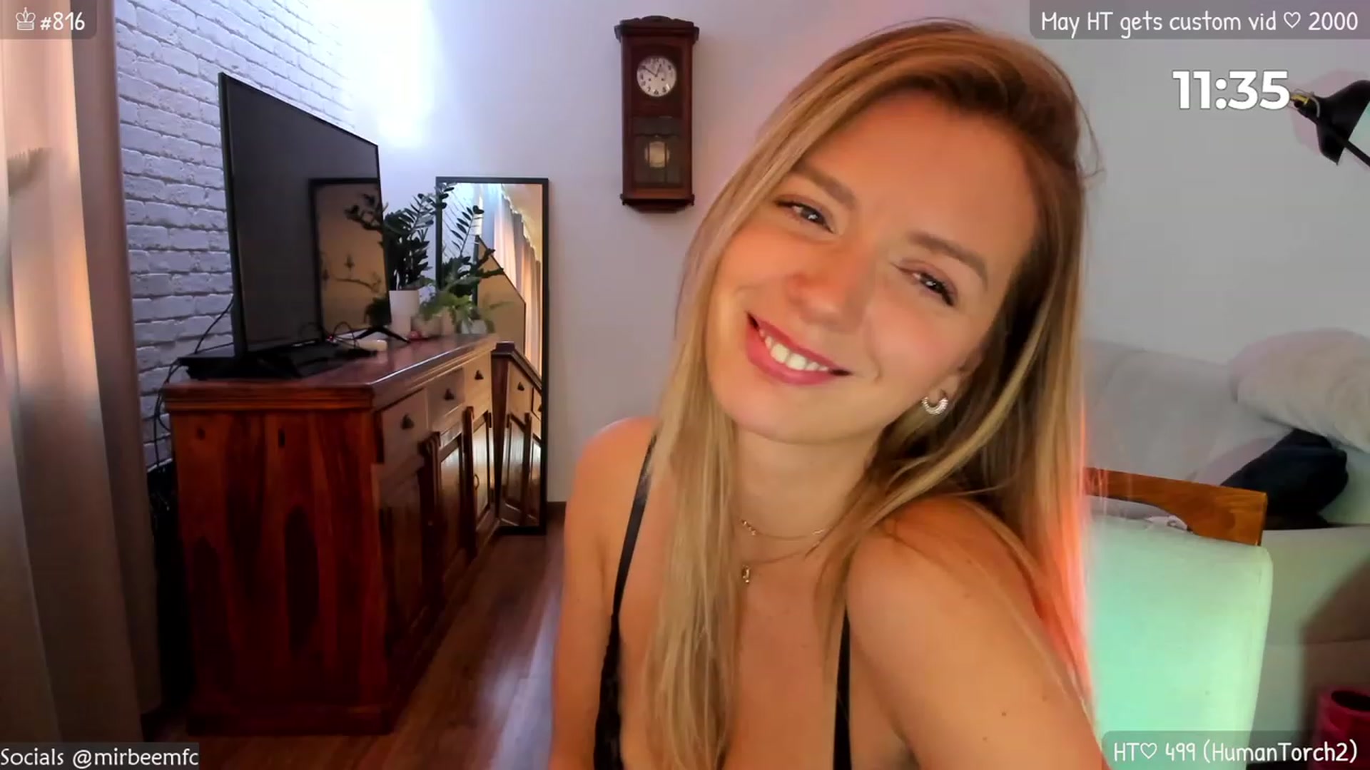 Gallery image thumbnail from MirBee's myfreecams stream on, 05/08/2023, 17:20 image 5 of 20