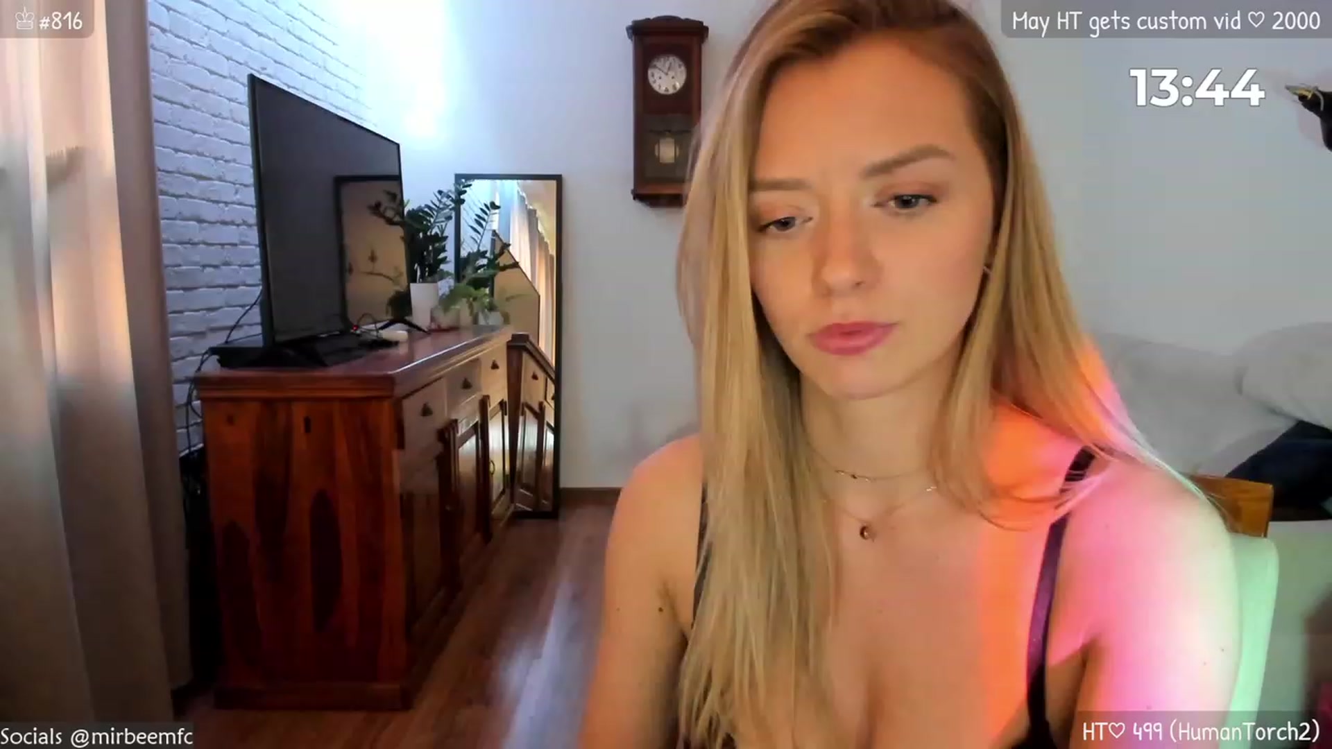 Gallery image thumbnail from MirBee's myfreecams stream on, 05/08/2023, 17:20 image 2 of 20