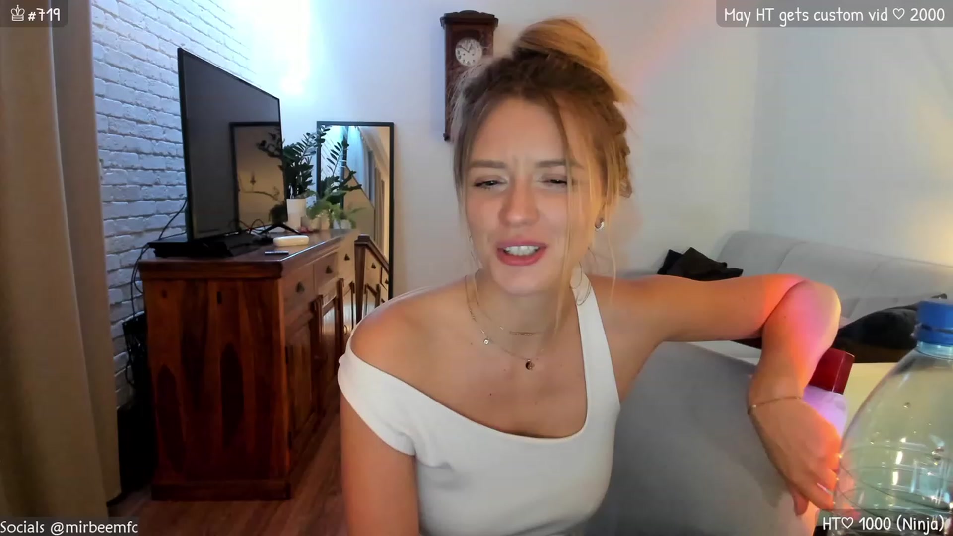 Gallery image thumbnail from MirBee's myfreecams stream on, 05/09/2023, 23:34 image 8 of 20