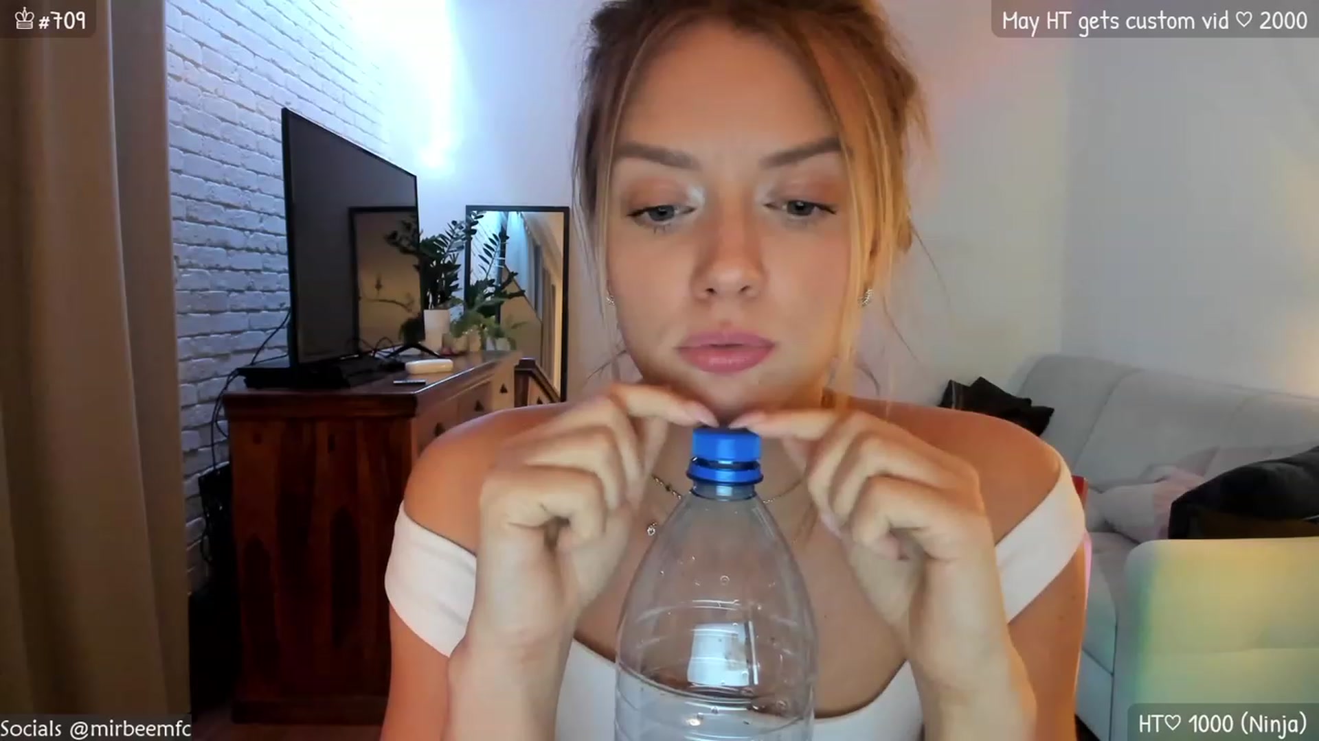 Gallery image thumbnail from MirBee's myfreecams stream on, 05/09/2023, 23:34 image 17 of 20