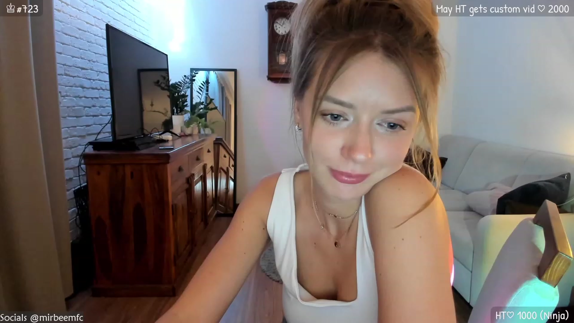 Gallery image thumbnail from MirBee's myfreecams stream on, 05/09/2023, 23:34 image 1 of 20