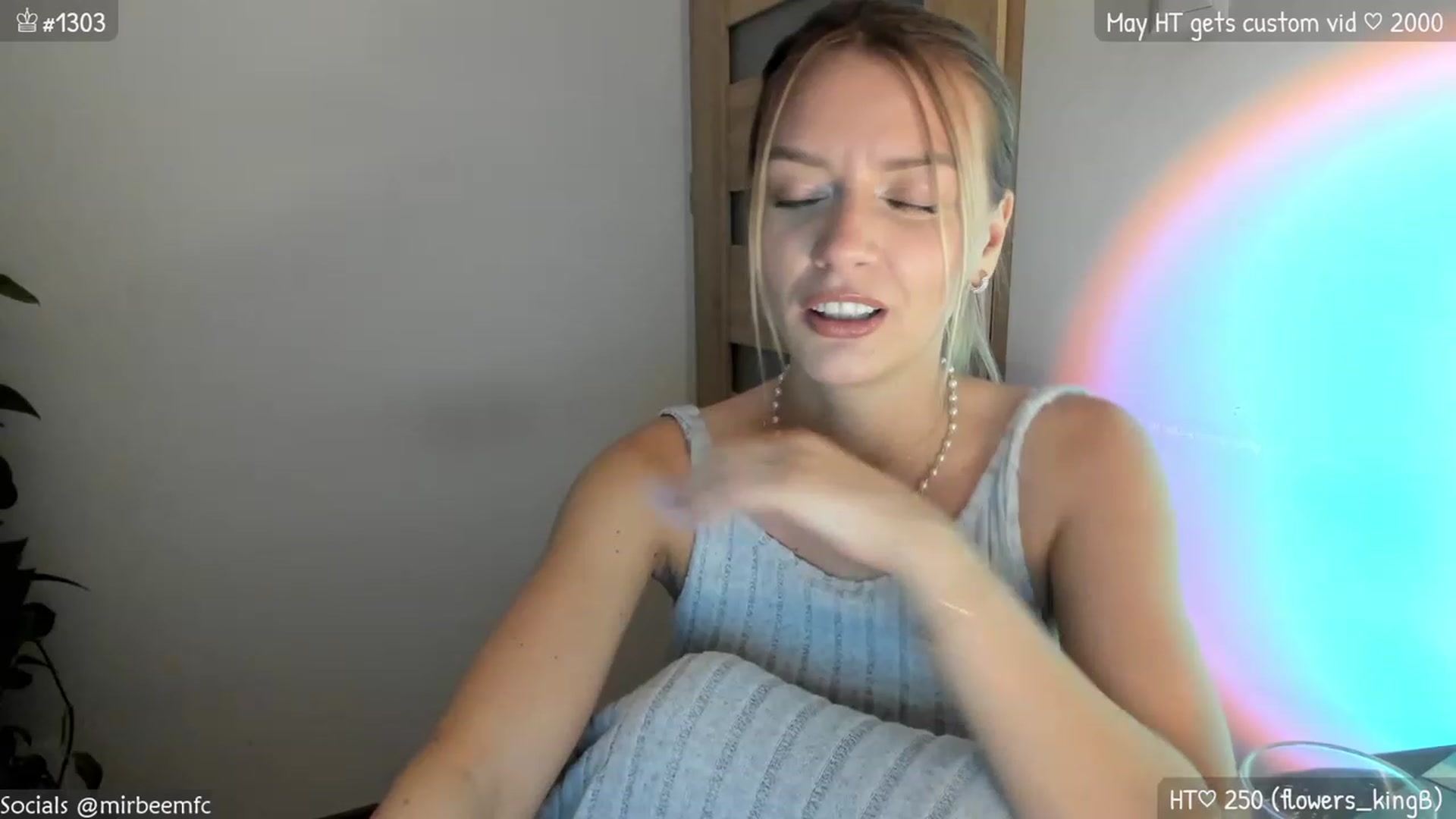 Gallery image thumbnail from MirBee's myfreecams stream on, 05/16/2023, 22:25 image 19 of 20