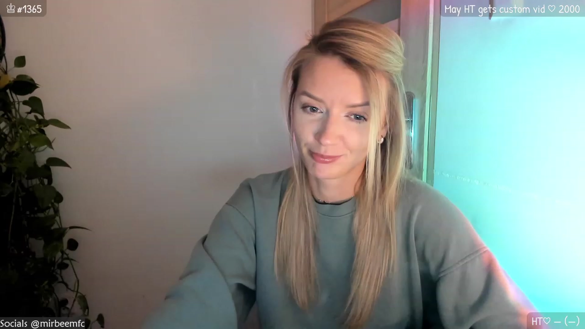 Gallery image thumbnail from MirBee's myfreecams stream on, 05/17/2023, 22:11 image 1 of 20