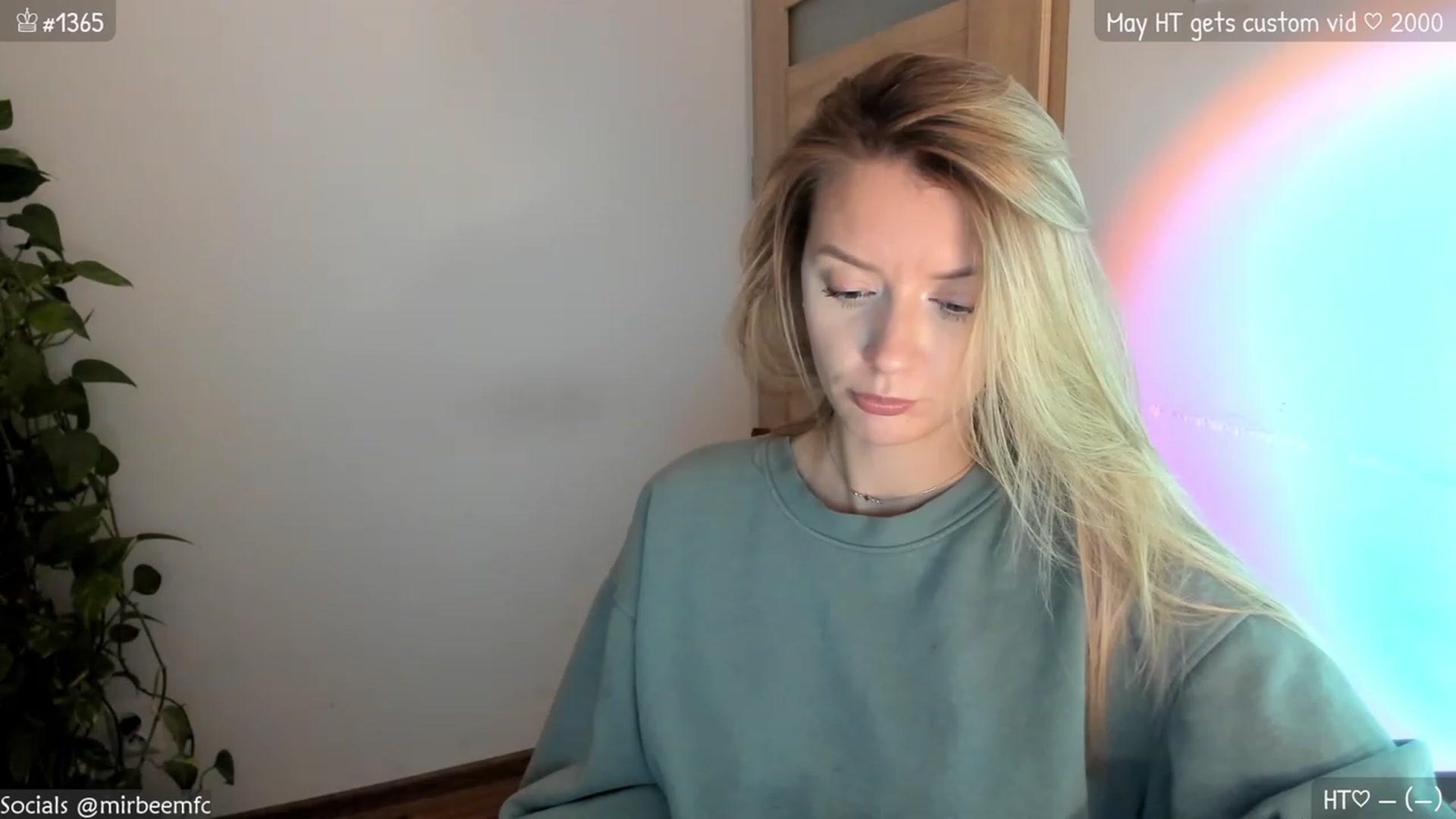 Gallery image thumbnail from MirBee's myfreecams stream on, 05/17/2023, 22:11 image 4 of 20