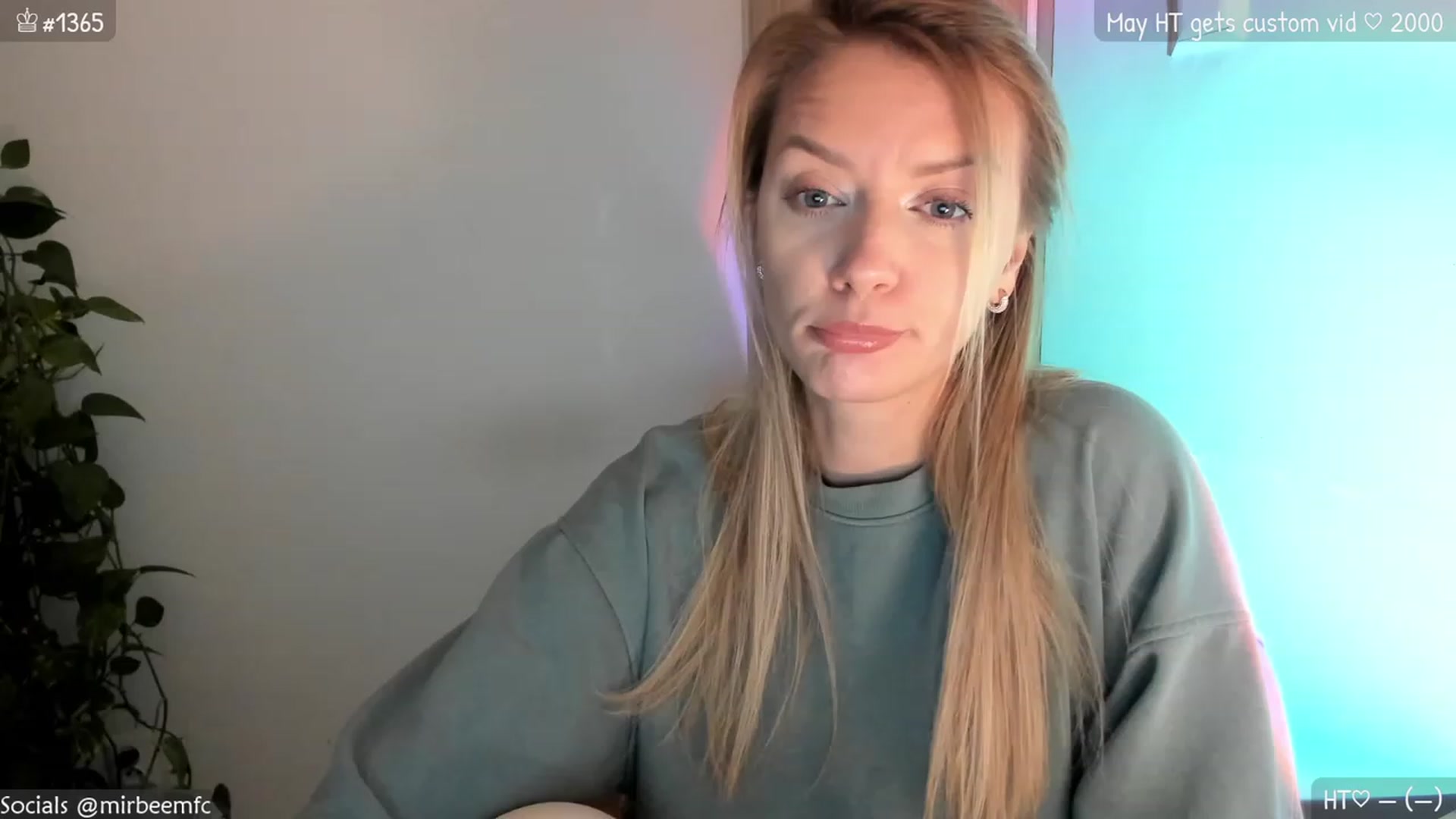 Gallery image thumbnail from MirBee's myfreecams stream on, 05/17/2023, 22:11 image 2 of 20