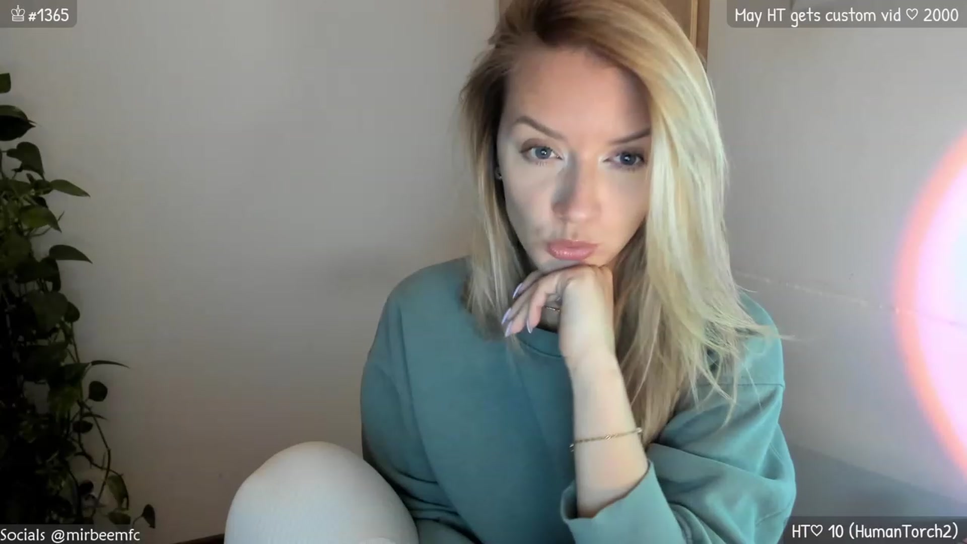 Gallery image thumbnail from MirBee's myfreecams stream on, 05/17/2023, 22:11 image 6 of 20