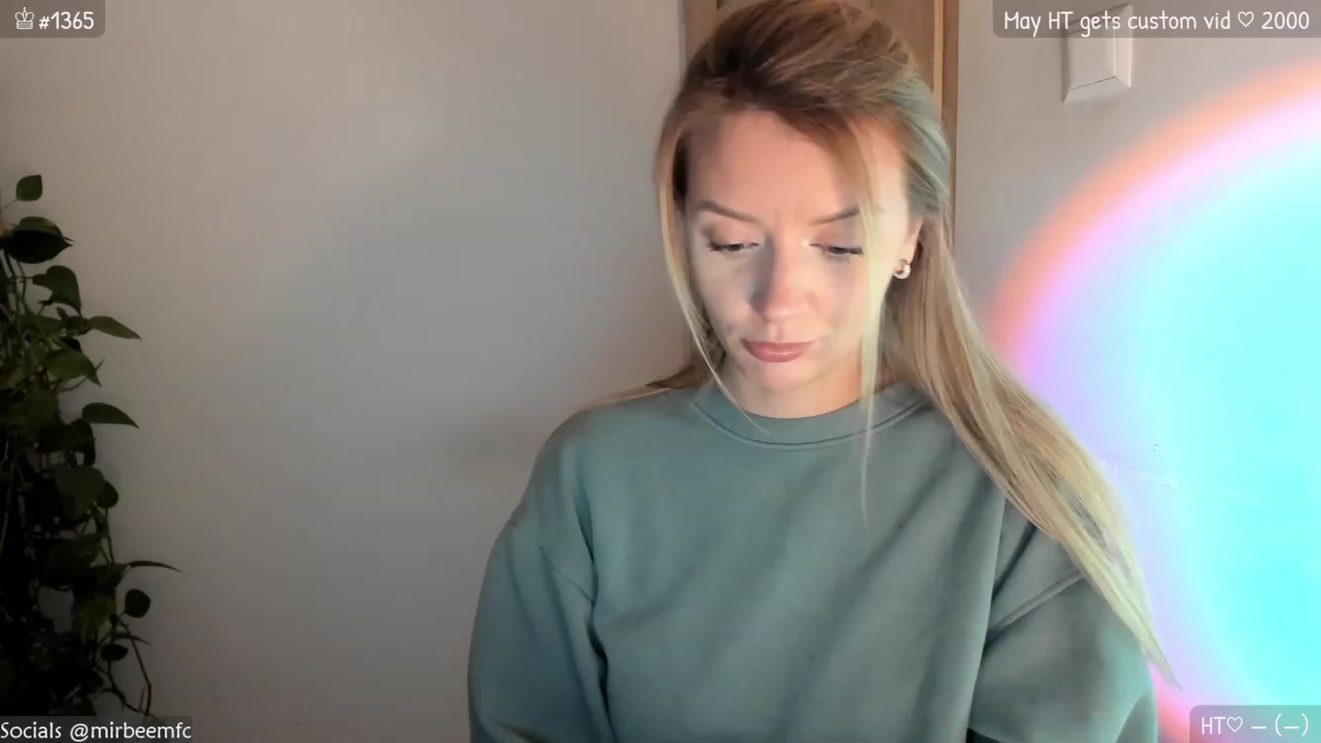 Gallery image thumbnail from MirBee's myfreecams stream on, 05/17/2023, 22:11 image 3 of 20