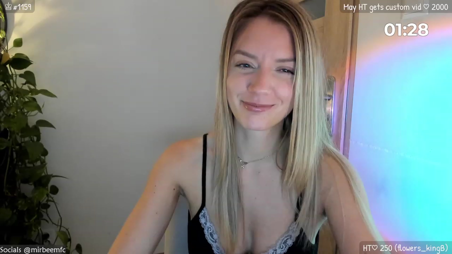 Gallery image thumbnail from MirBee's myfreecams stream on, 05/19/2023, 24:07 image 4 of 20