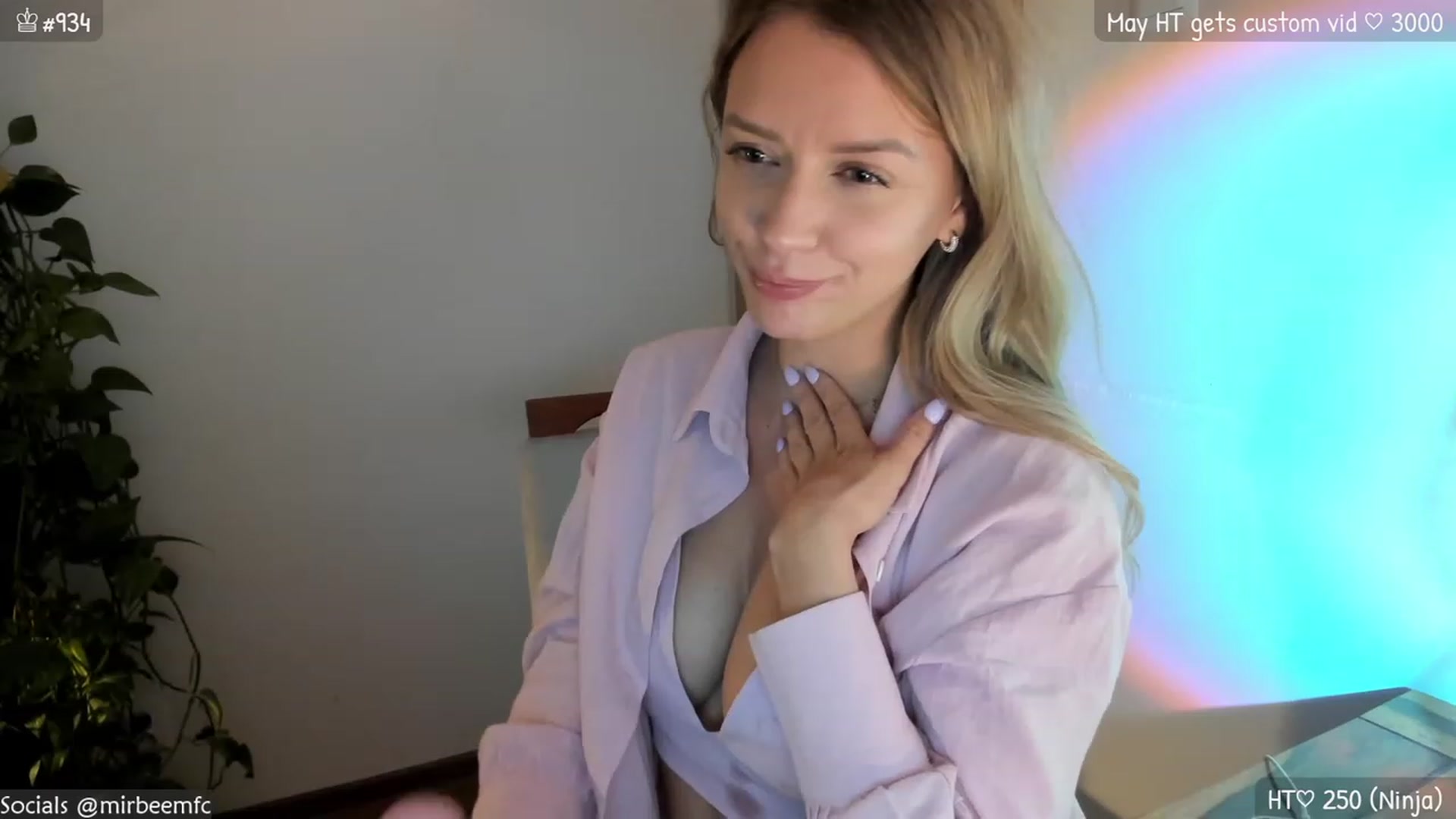 Gallery image thumbnail from MirBee's myfreecams stream on, 05/22/2023, 22:51 image 9 of 20