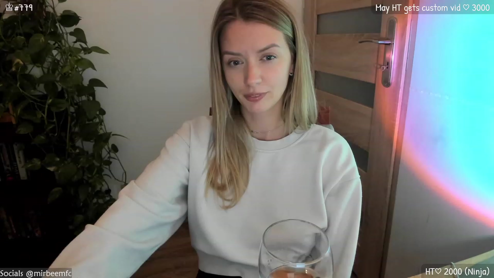 Gallery image thumbnail from MirBee's myfreecams stream on, 05/25/2023, 23:20 image 11 of 20