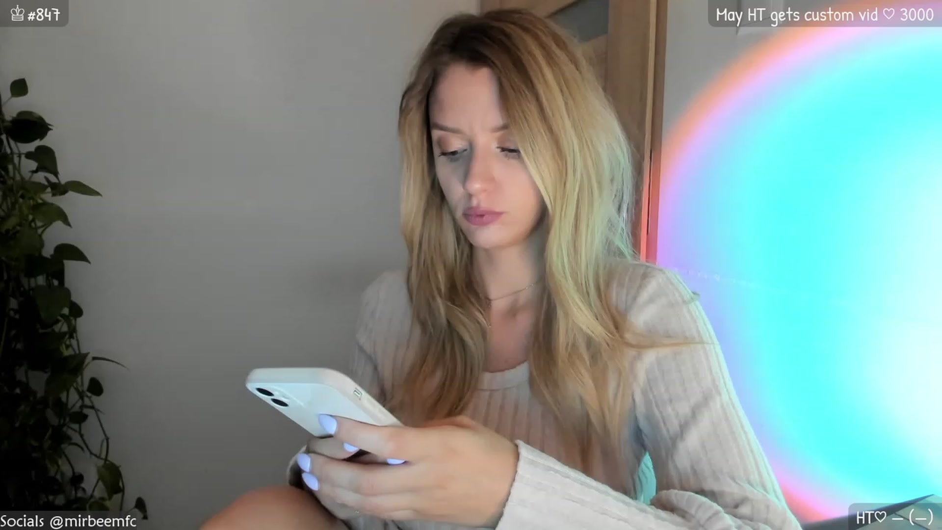 Gallery image thumbnail from MirBee's myfreecams stream on, 05/28/2023, 22:12 image 1 of 20