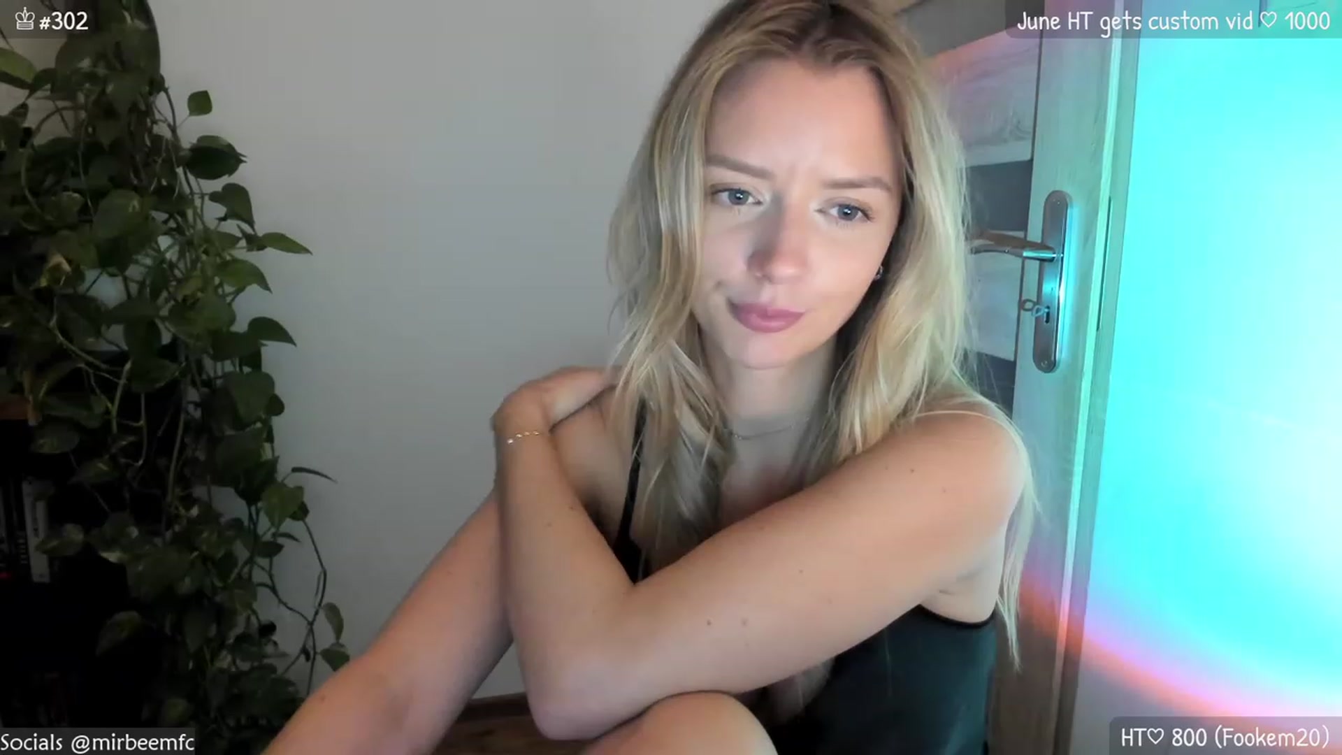 Gallery image thumbnail from MirBee's myfreecams stream on, 06/02/2023, 21:29 image 4 of 20