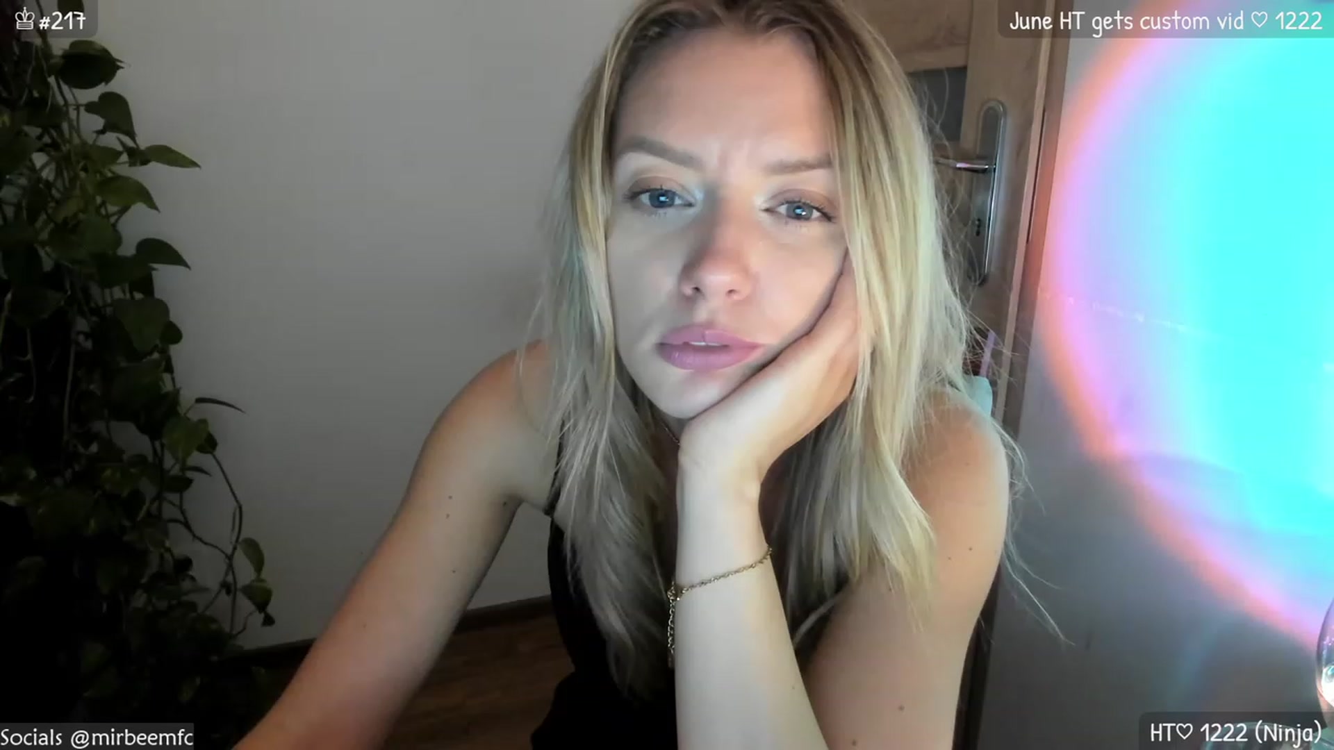 Gallery image thumbnail from MirBee's myfreecams stream on, 06/02/2023, 23:21 image 6 of 20